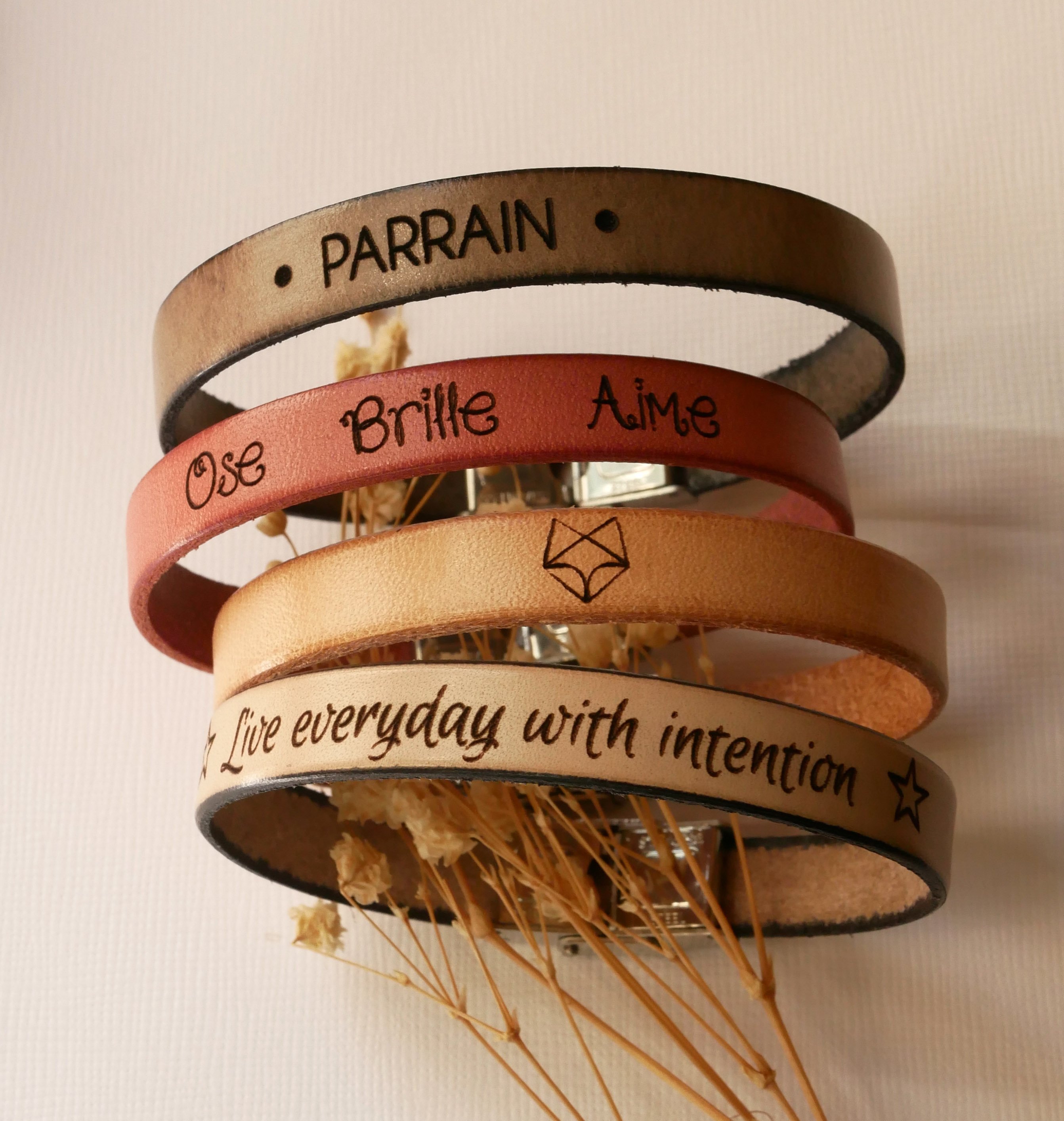Bracelet cuir personnalis&eacute; homme ou femme grav&eacute; pr&eacute;noms ou message