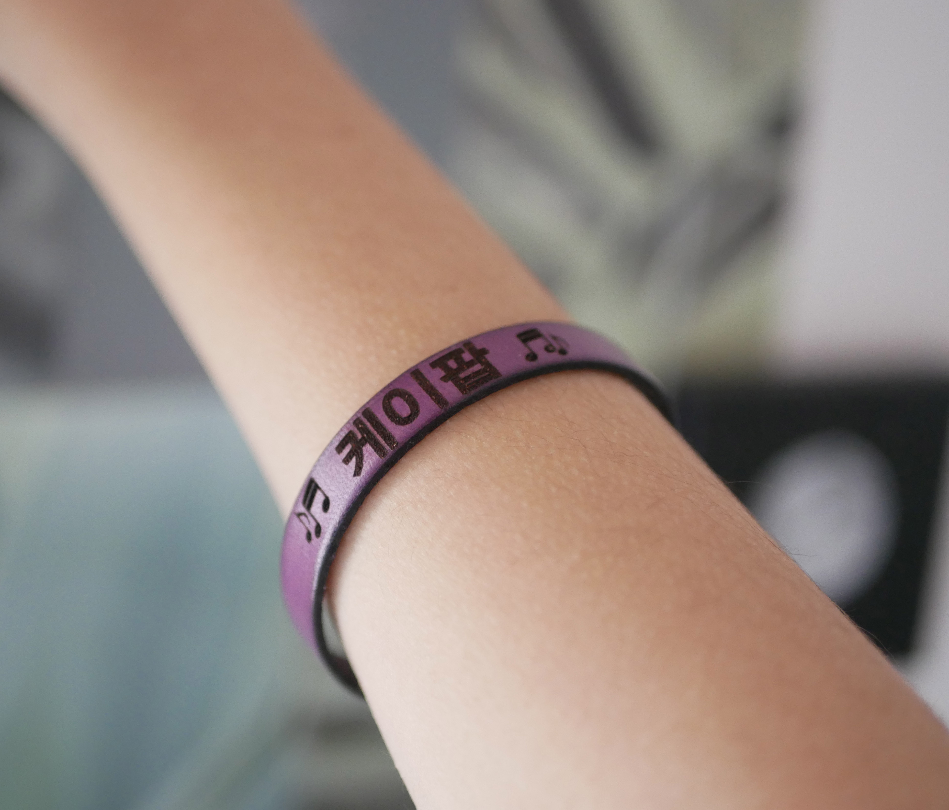 Bracelet prénom en coréen fan de kpop en cuir à personnaliser
