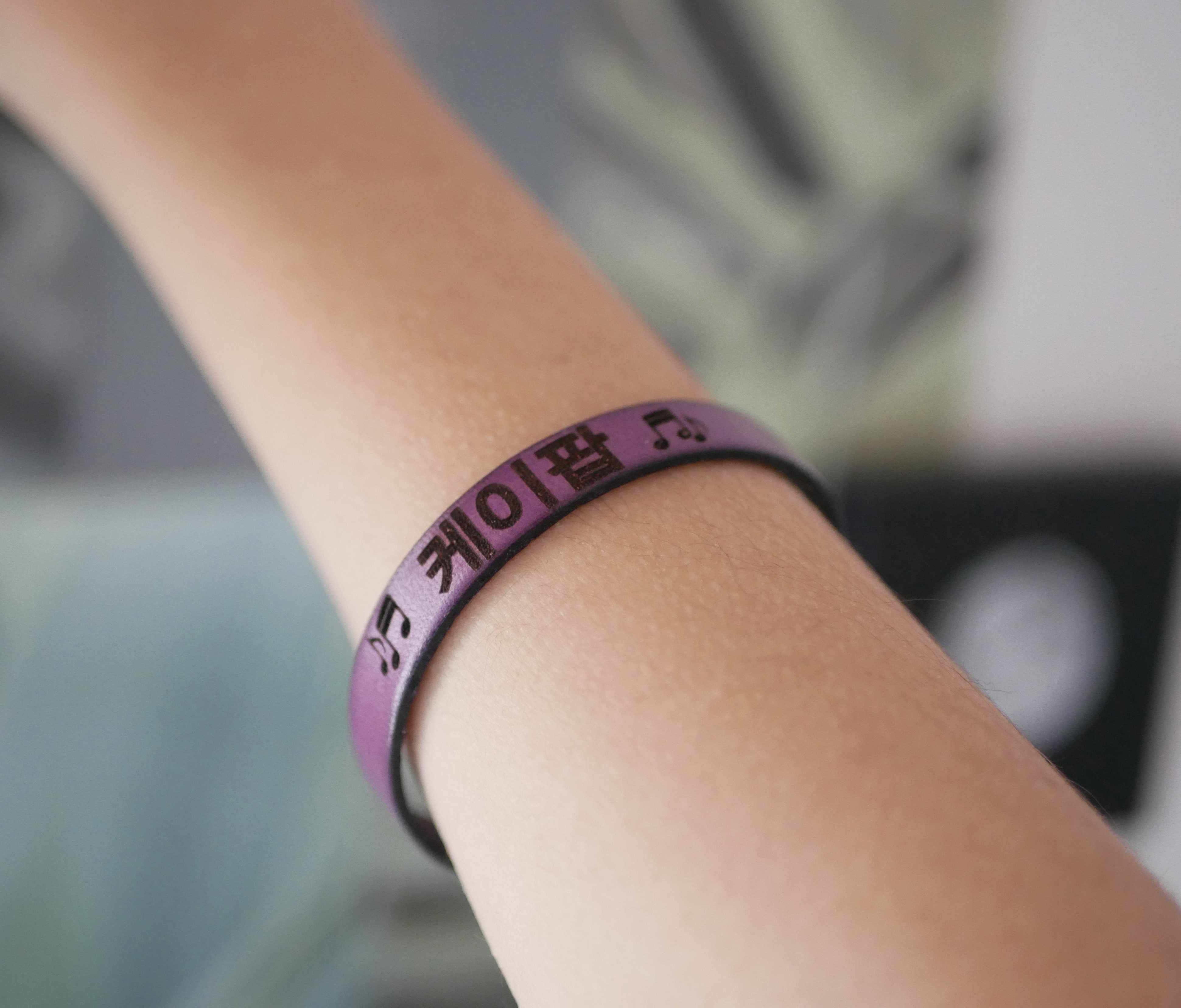 Bracelet prénom en coréen fan de kpop en cuir à personnaliser