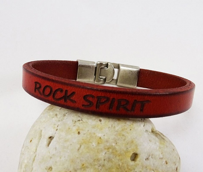 Bracelet cuir rouge Homme &agrave; personnaliser par gravure