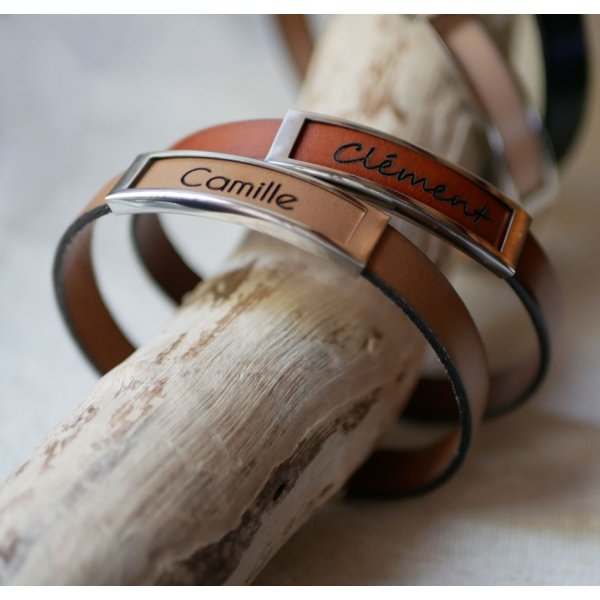 Bracelet cuir &agrave; cadre acier inoxydable grav&eacute; d'un pr&eacute;nom ou d'un mot 
