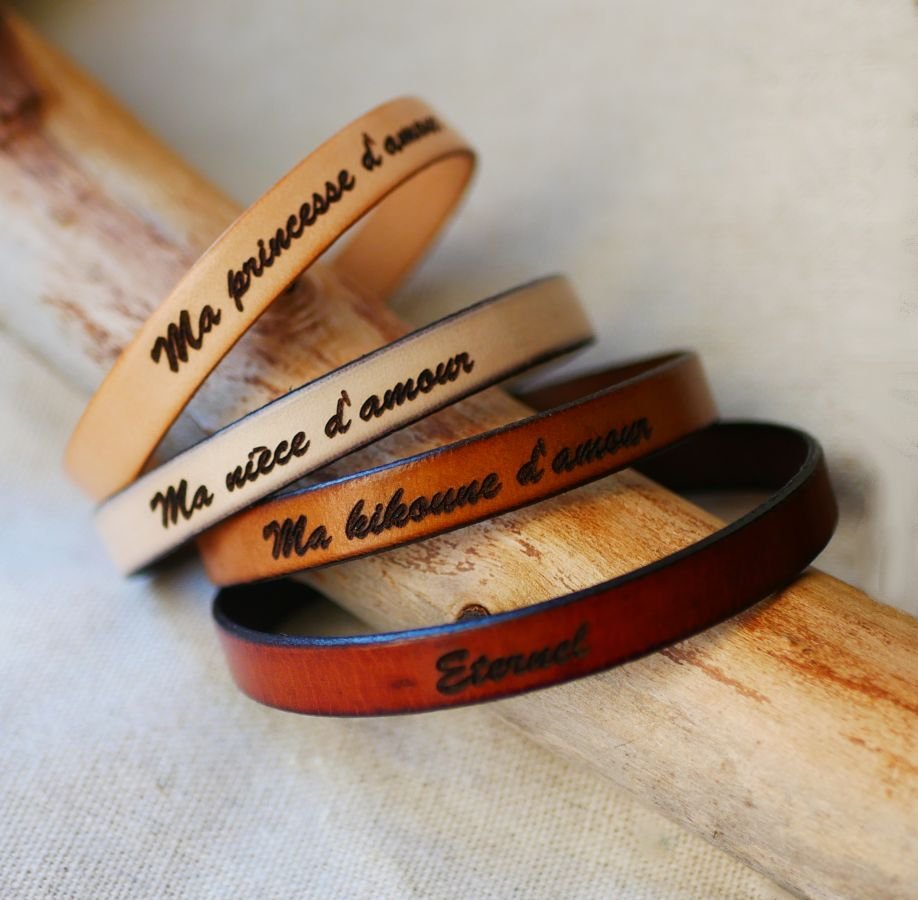 Bracelet réglable en cuir au fermoir ajustable noir à personnaliser par gravure 