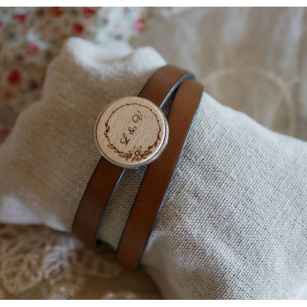 Bracelet double cuir avec cabochon bois gravé à personnaliser