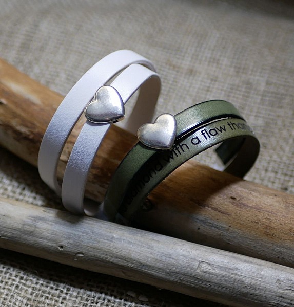 Bracelet double cuir d&eacute;cor coeur argent&eacute;, gravure possible de vos mots