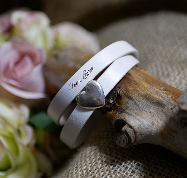 Bracelet double cuir d&eacute;cor coeur argent&eacute;, gravure possible de vos mots