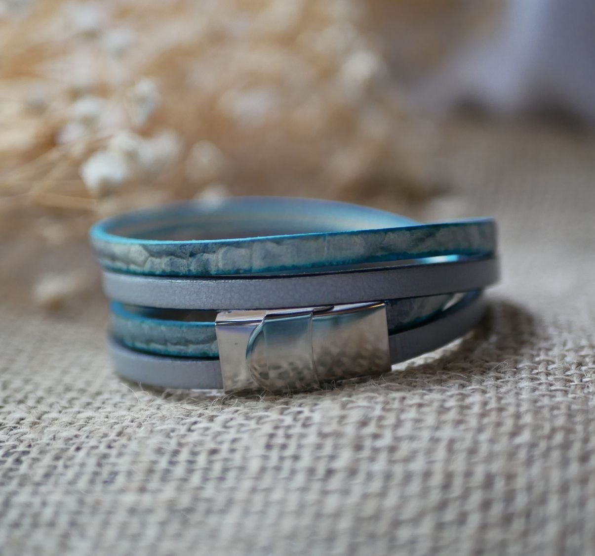 Bracelet double cuir peau de serpent bleu irisé et couleur au choix à personnaliser par gravure