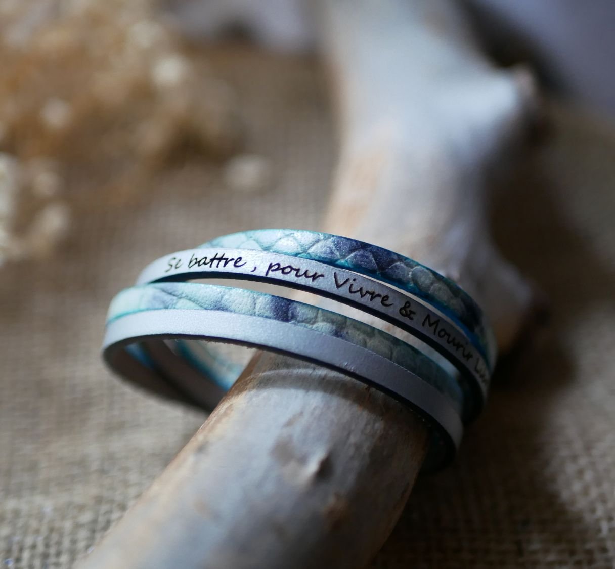 Bracelet double cuir peau de serpent bleu irisé et couleur au choix à personnaliser par gravure