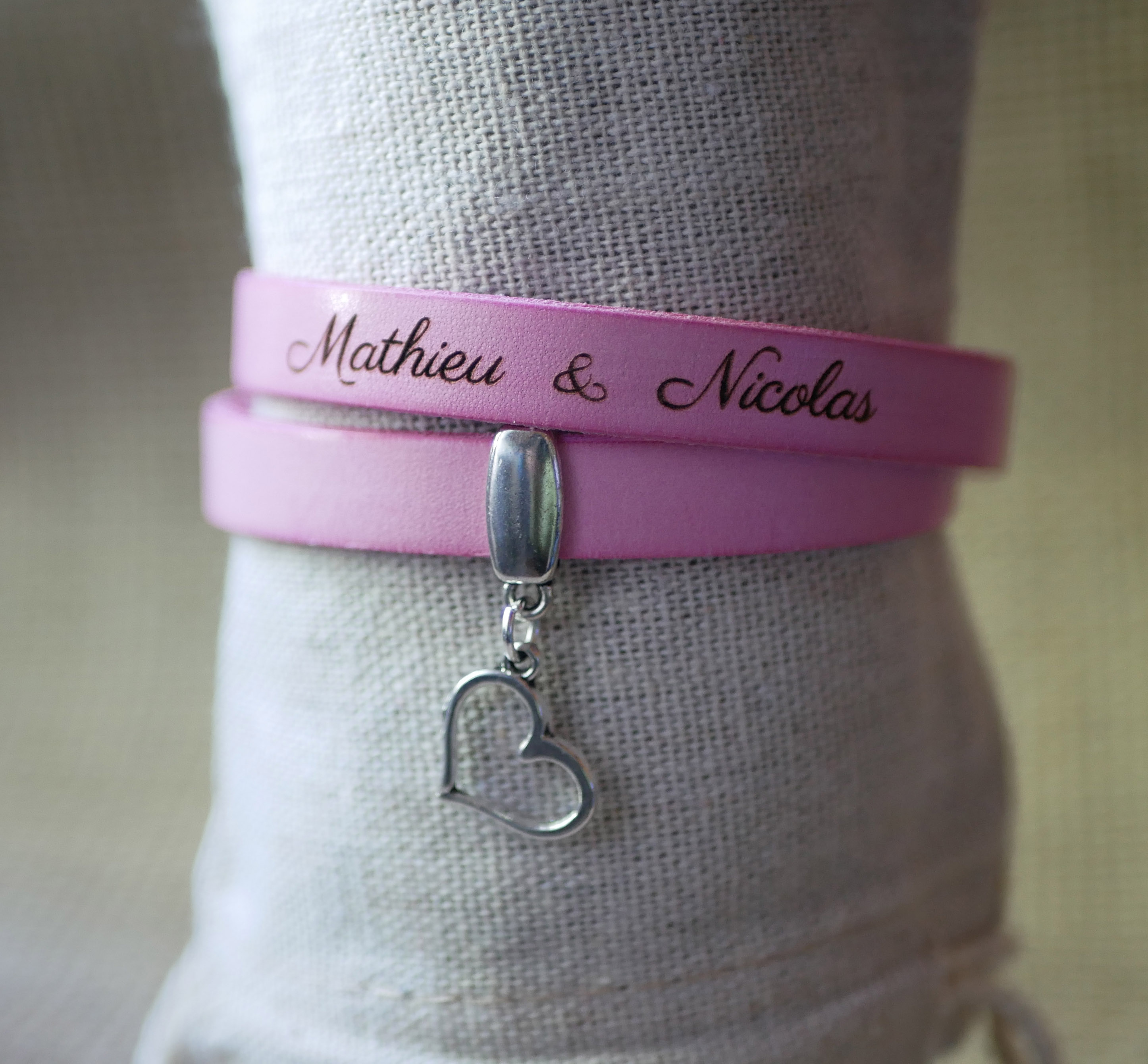 Bracelet double cuir personnalisé à graver avec pendentif au choix