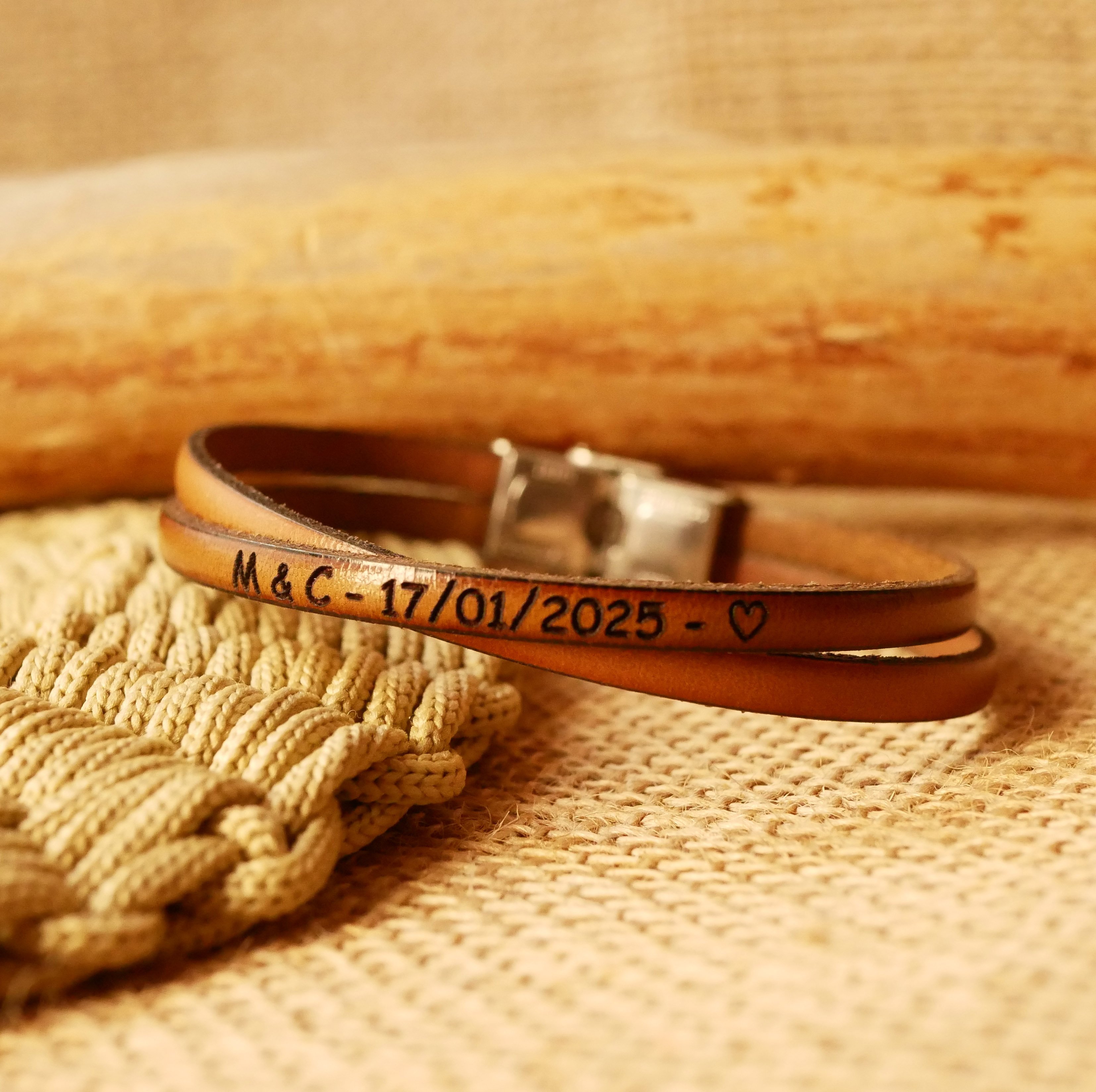 Bracelet duo de cuir croisé Twist personnalisable par gravure femme ou homme