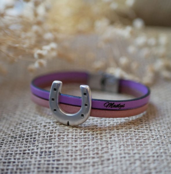 Bracelet duo de cuir et passant fer &agrave; cheval personnalisable pour homme ou femme