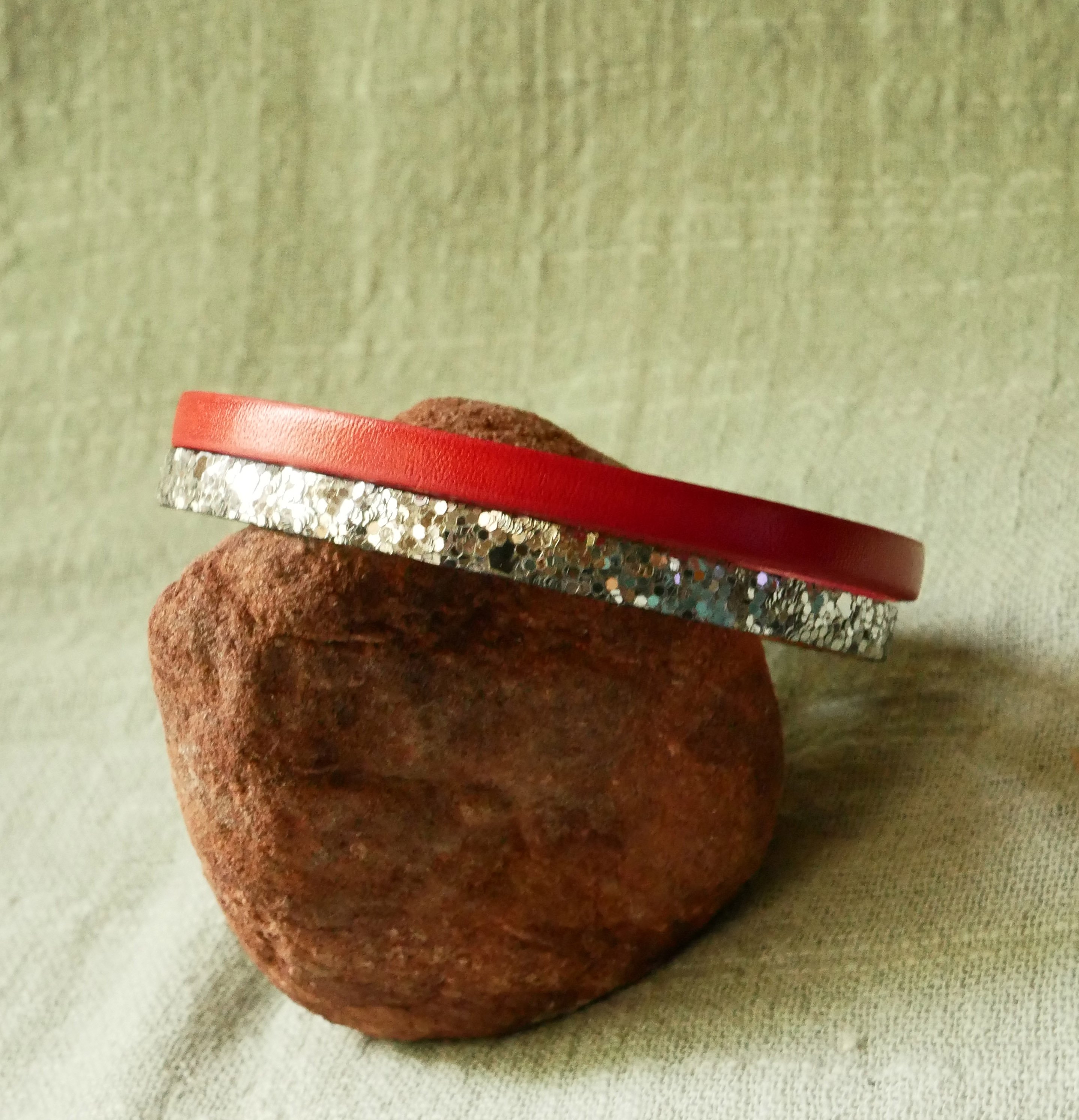 Bracelet duo de cuirs pailletes argent&eacute;es et couleur au choix