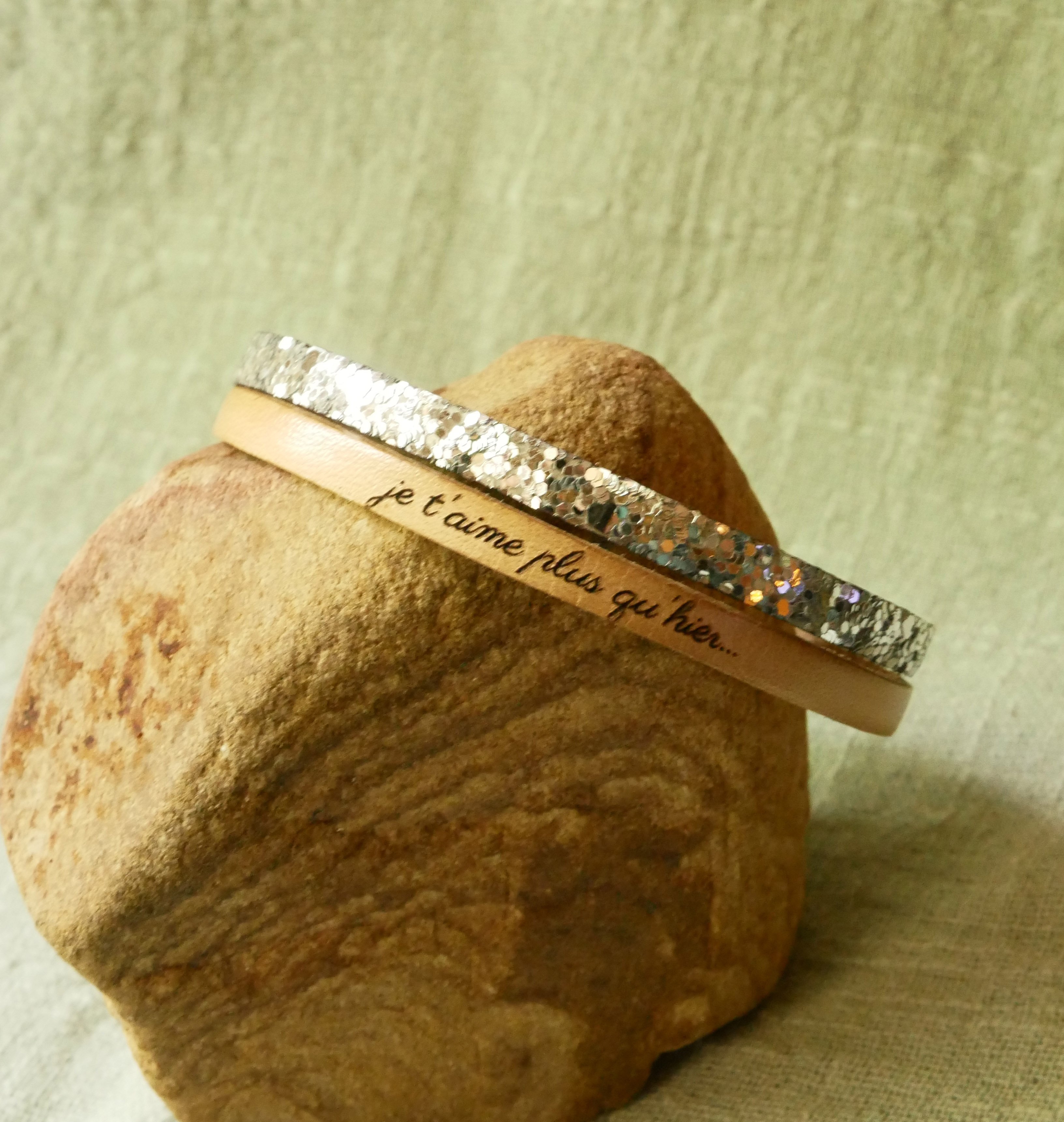 Bracelet duo de cuirs pailletes argent&eacute;es et couleur au choix