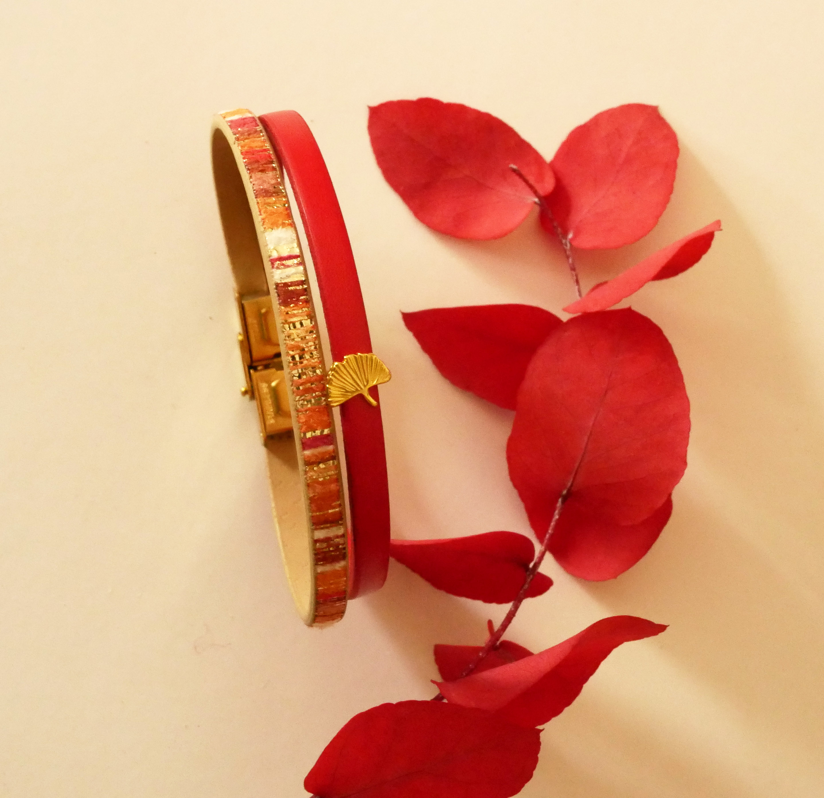 Bracelet duo de cuirs Rouget pailletée doré au décor Gingko  