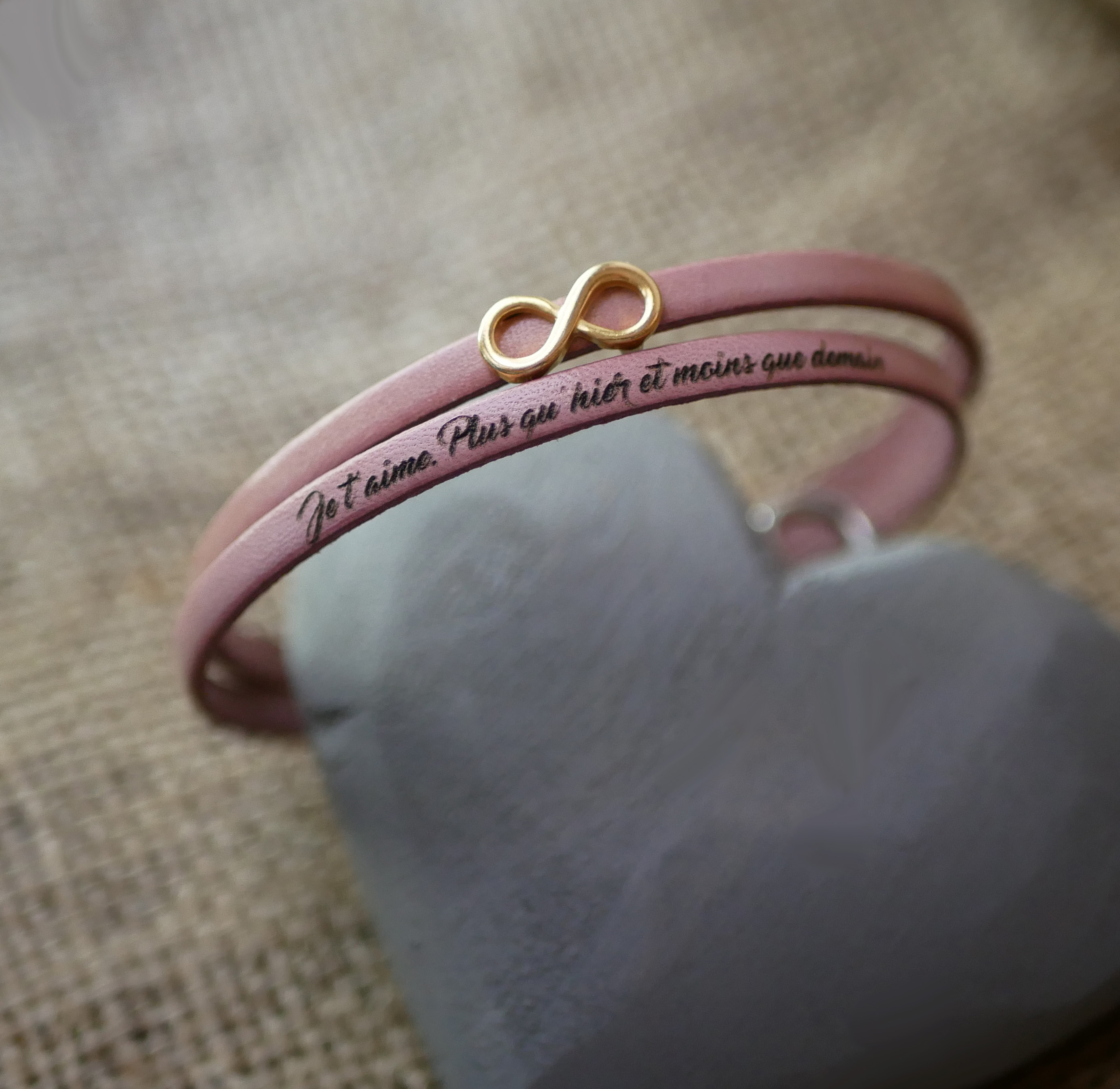 Bracelet duo de cuirs symbole infini doré à personnaliser  