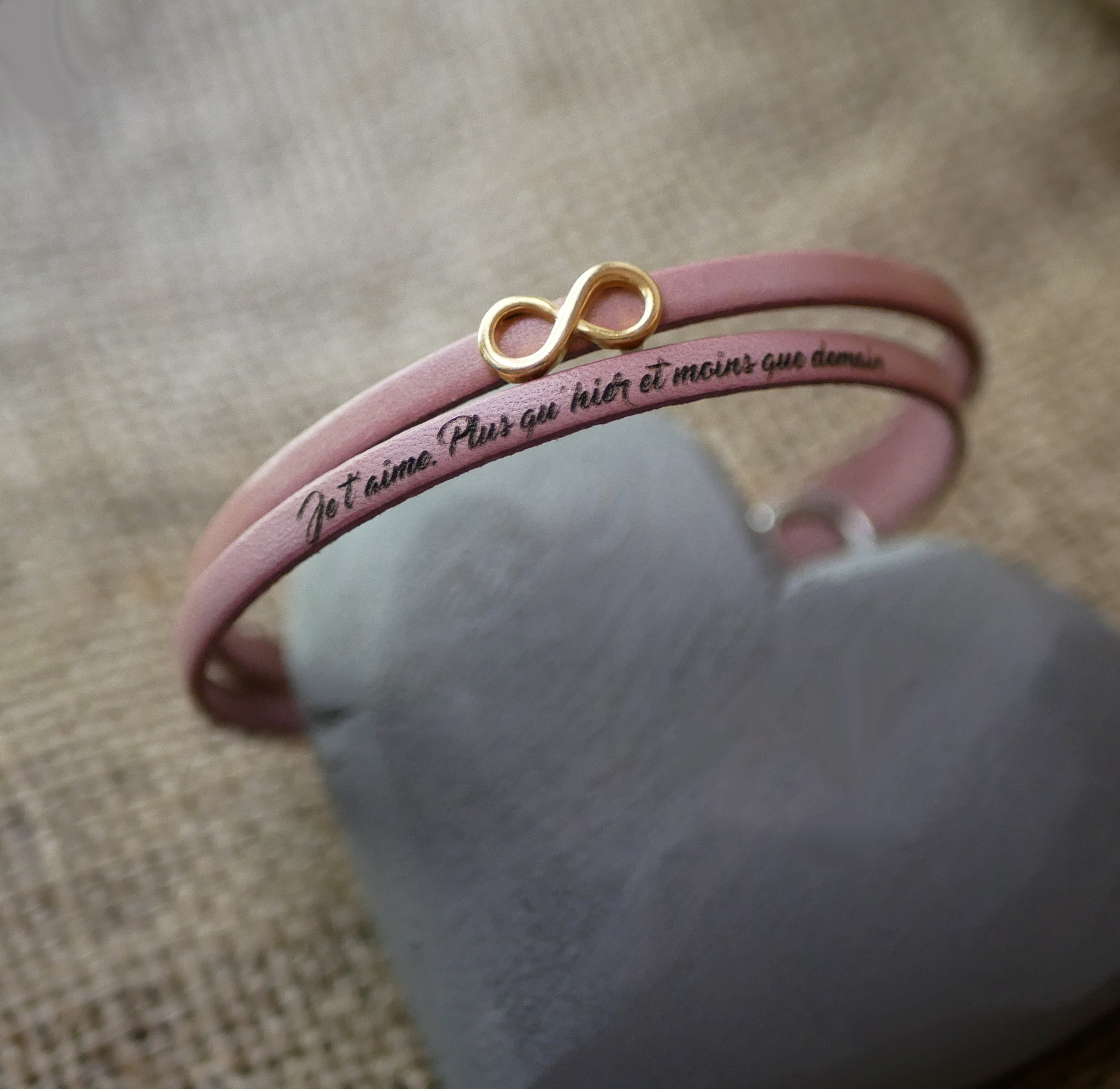 Bracelet duo de cuirs symbole infini doré à personnaliser  