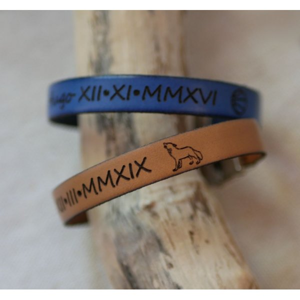 Bracelet enfant en cuir personnalisé gravé prénom encadré de dessins au choix