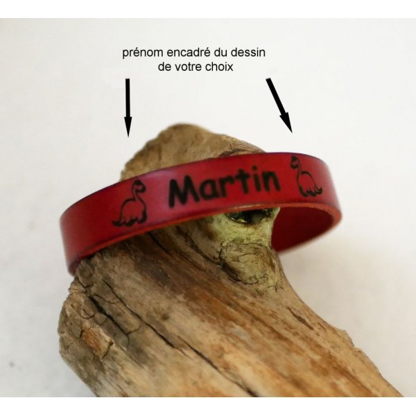 Bracelet enfant en cuir personnalisé gravé prénom encadré de dessins au choix