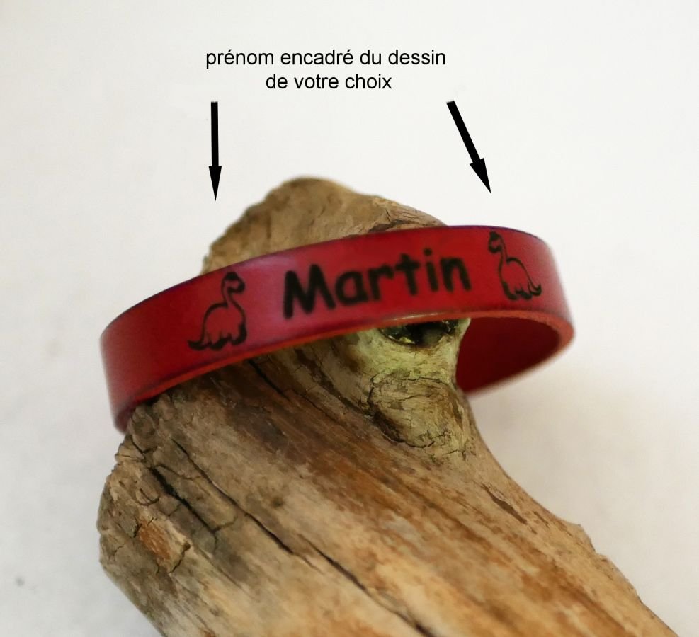 Bracelet enfant en cuir personnalisé gravé prénom encadré de dessins au choix