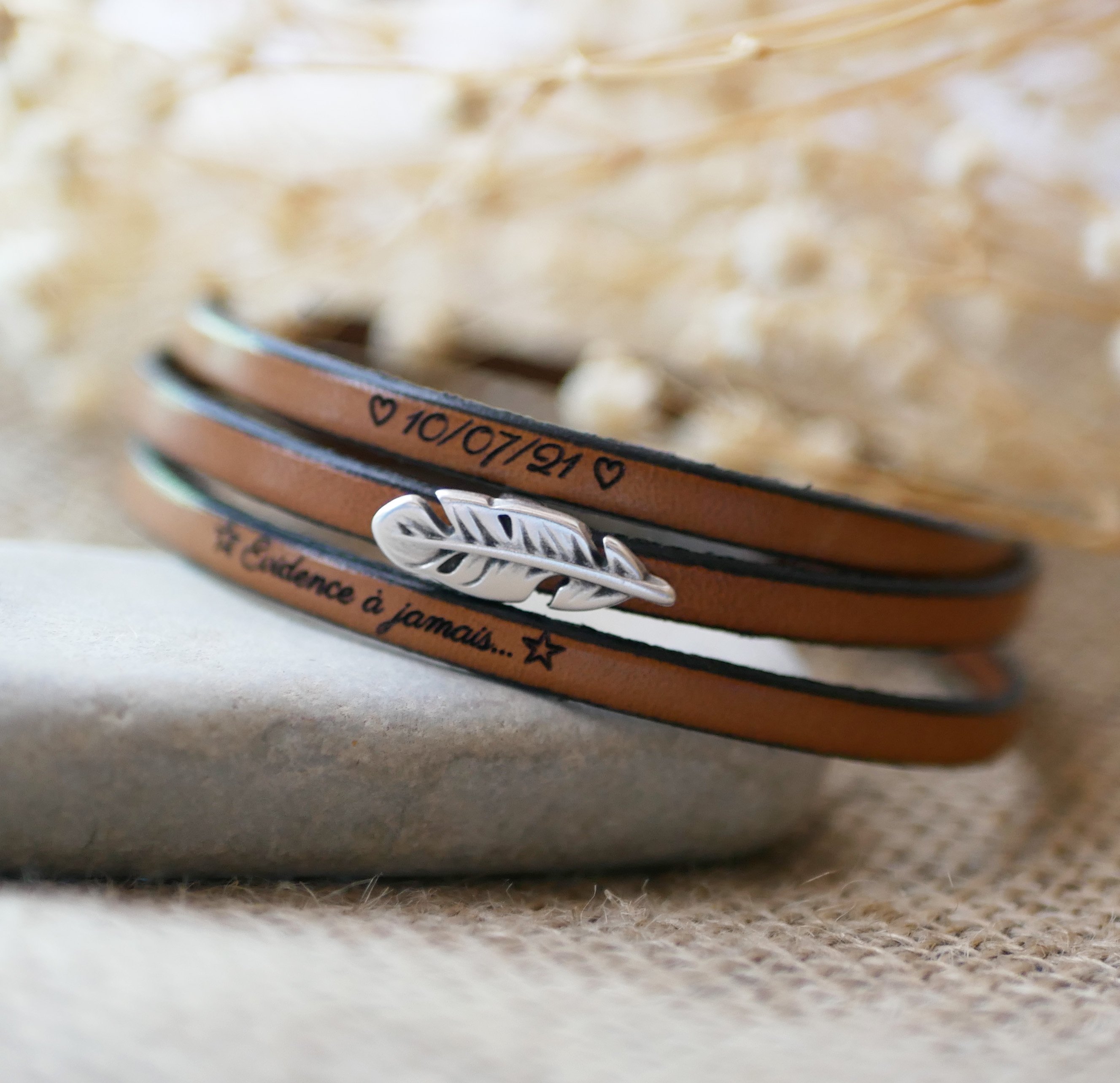 Bracelet femme cuir bohème décor plume 3 tours personnalisable