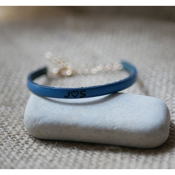 Bracelet femme en cuir fin à personnaliser par gravure avec chaînette dorée