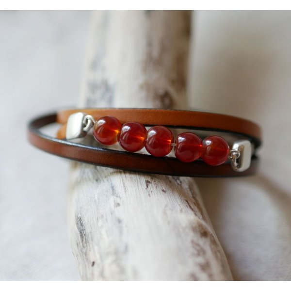 Bracelet femme cuir marron et perles Rouges, un triple tour à personnaliser 
