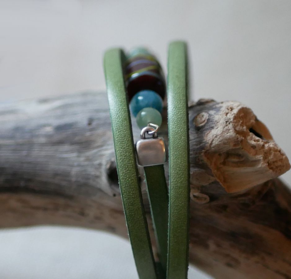 Bracelet femme cuir et perles Céramique Vert olivine triple tours à personnaliser 