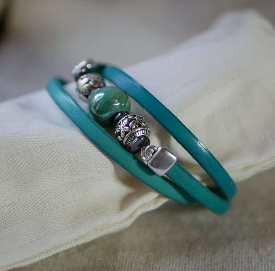 Bracelet femme cuir et perles Vert turquoise triple tours à personnaliser 