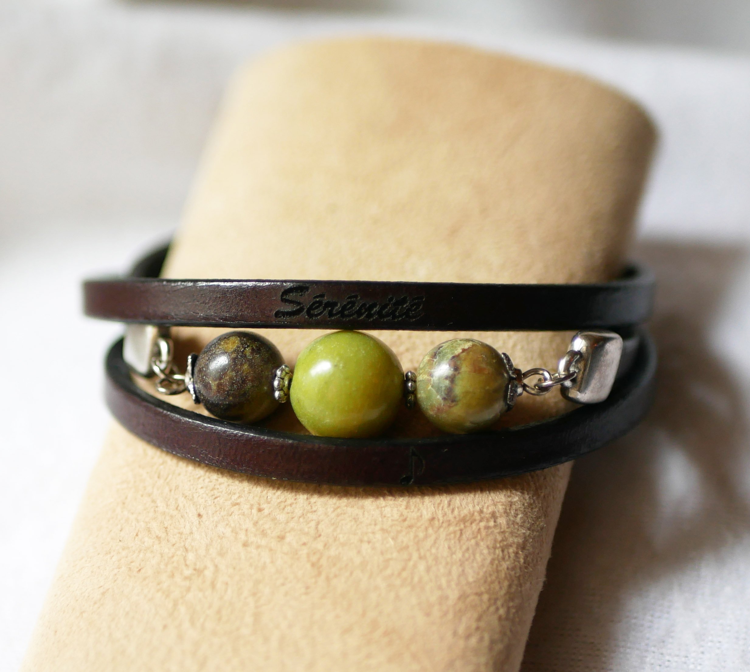 Bracelet femme cuir et perles Olivine triple tours &agrave; personnaliser 