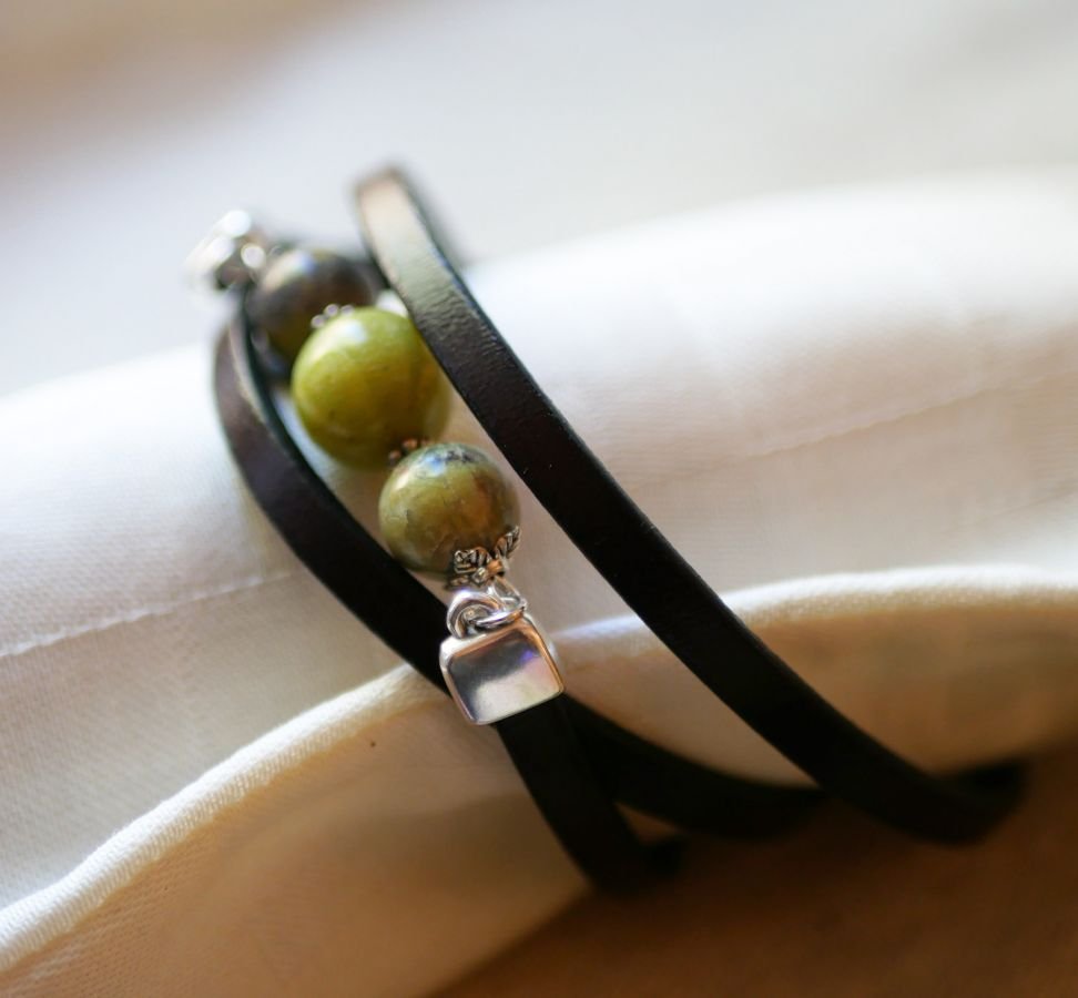 Bracelet femme cuir et perles Olivine triple tours à personnaliser 