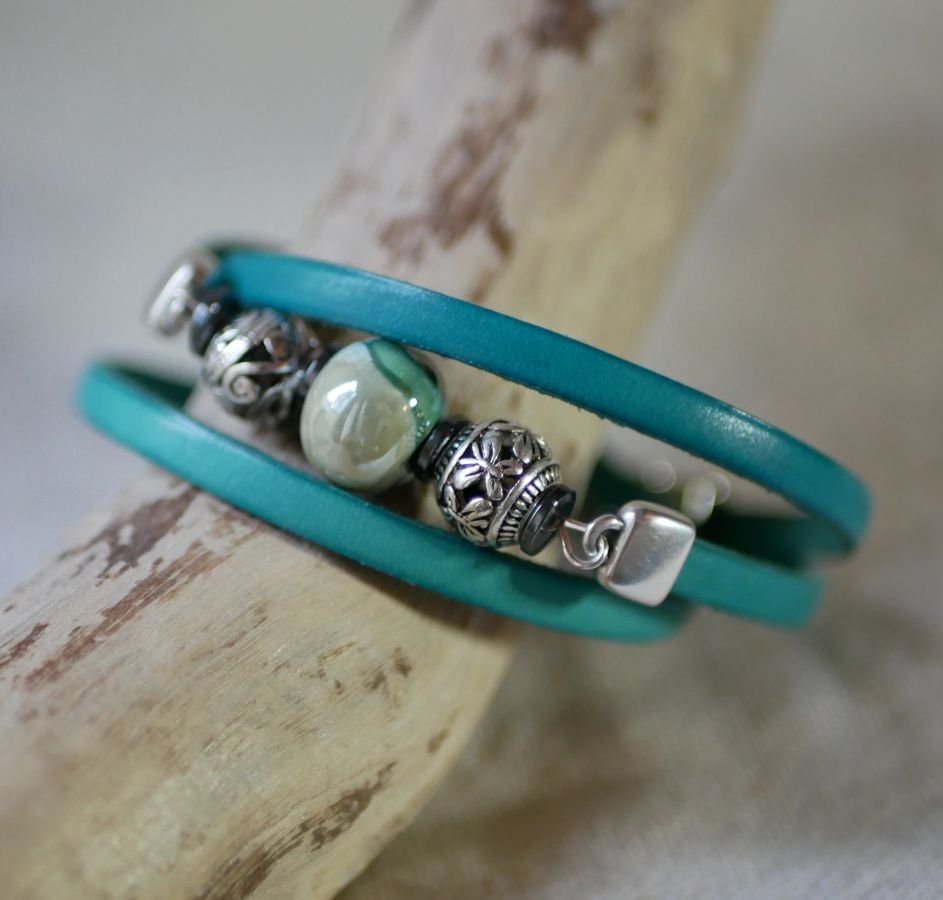 Bracelet femme cuir et perles Vert turquoise triple tours à personnaliser