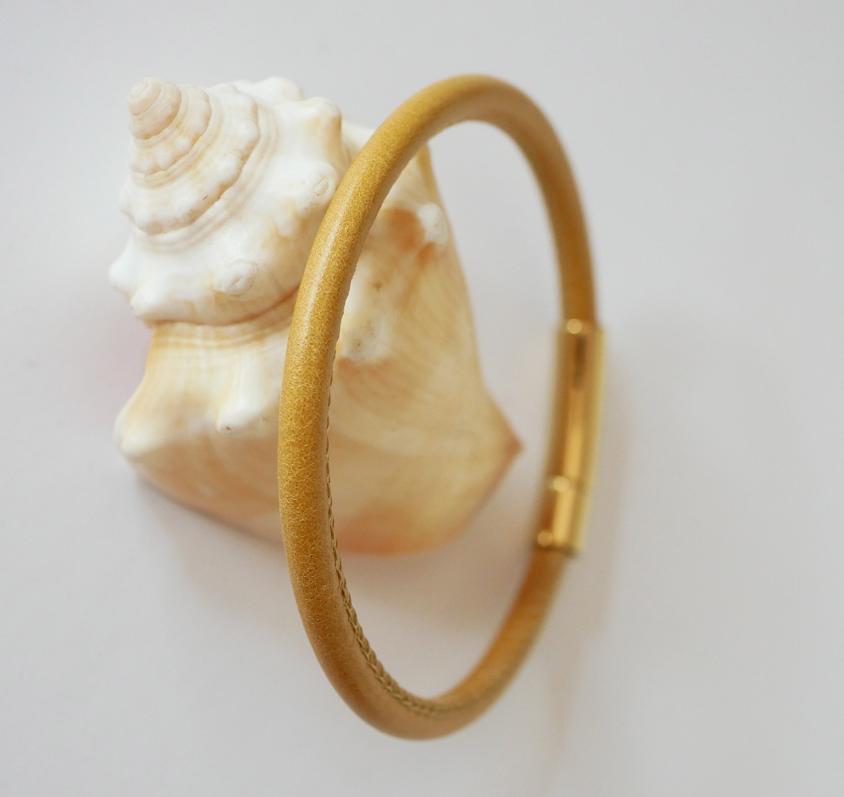 Bracelet femme cuir rond fermoir doré à baïonnette
