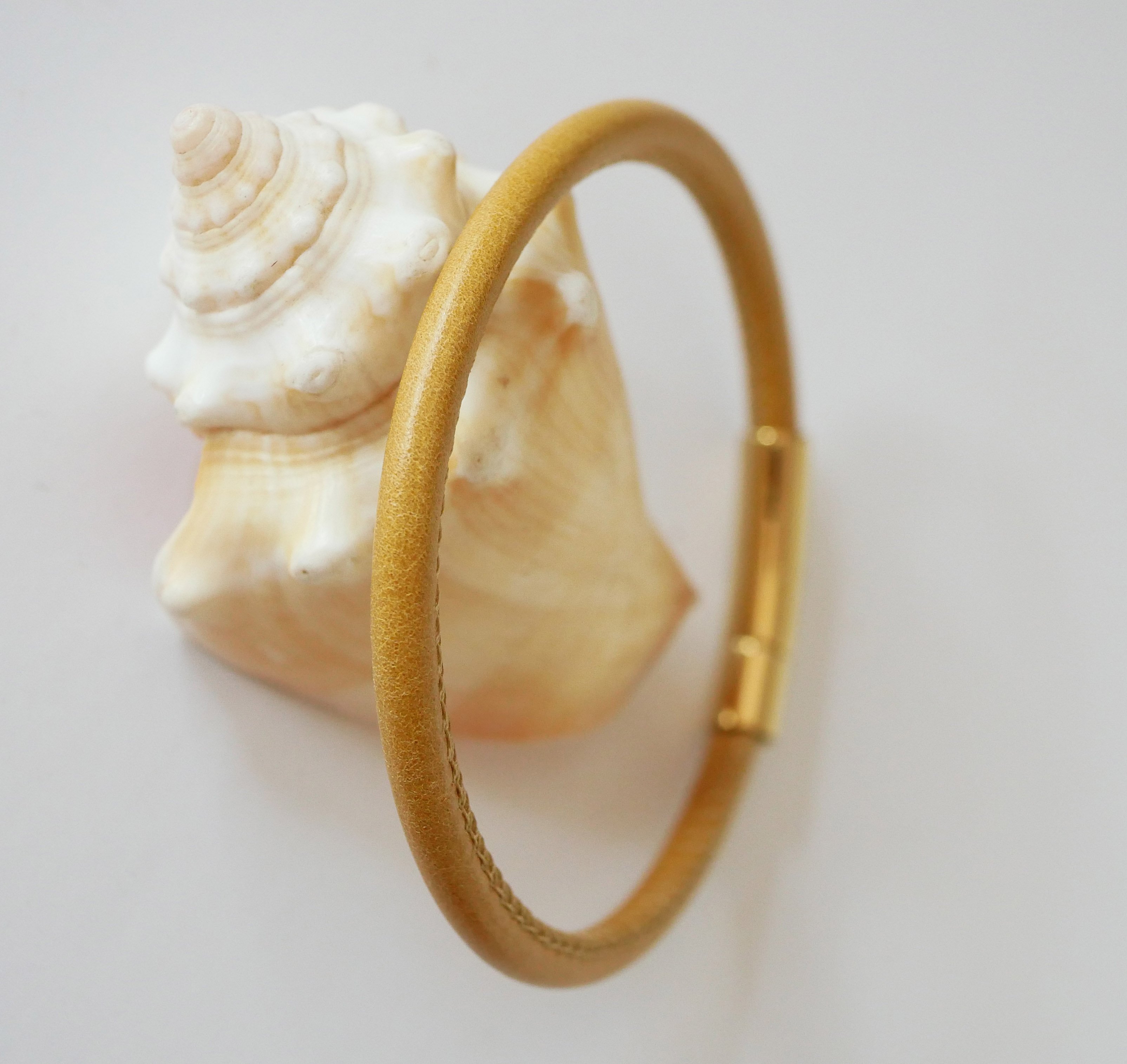 Bracelet femme cuir rond fermoir doré à baïonnette