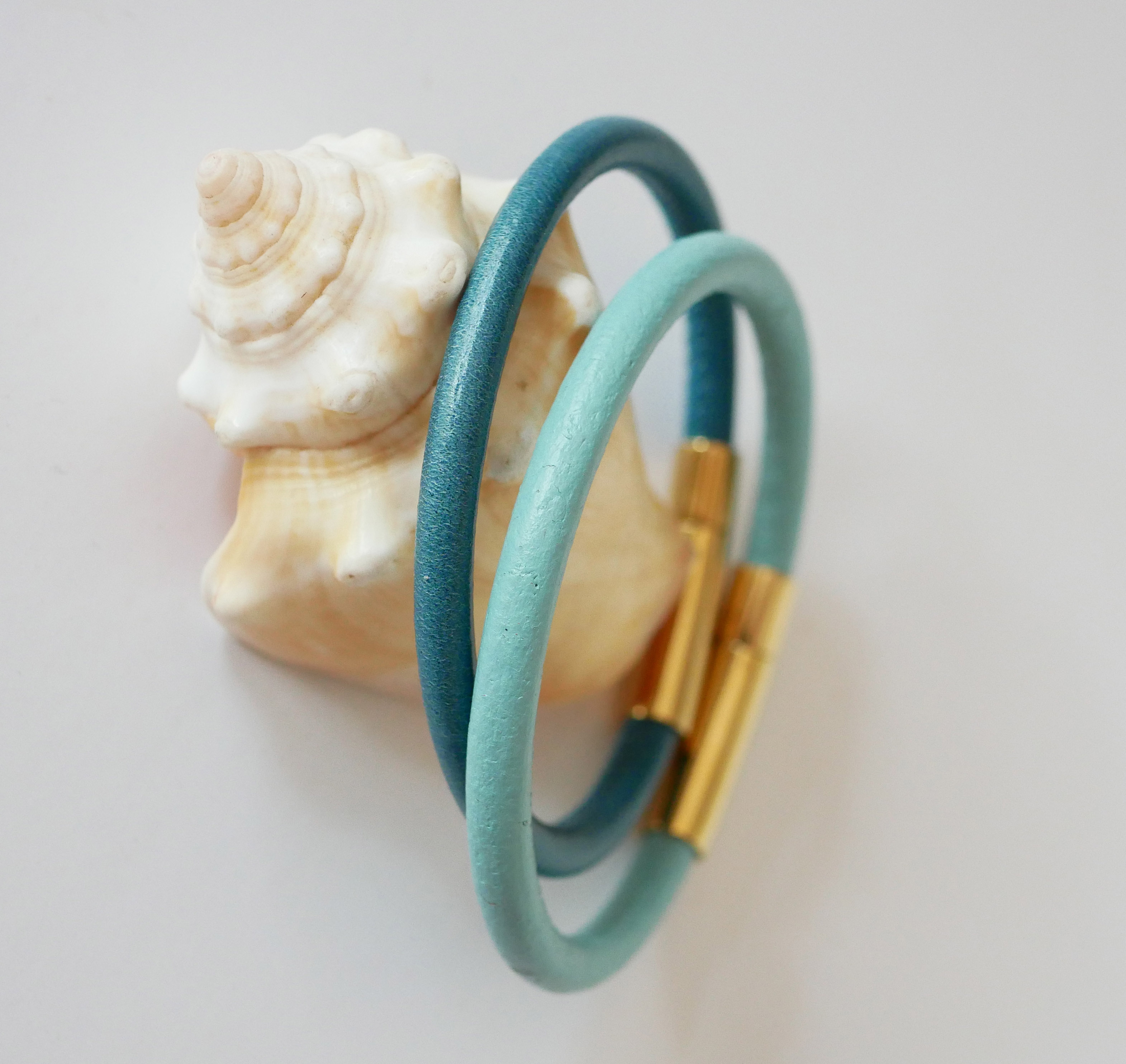 Bracelet femme cuir rond fermoir doré à baïonnette
