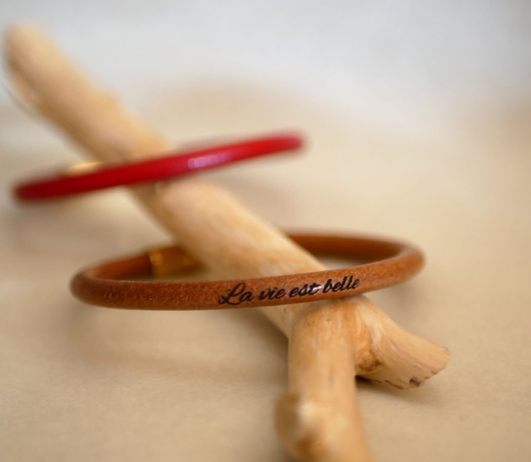 Bracelet femme cuir rond personnalisé par gravure