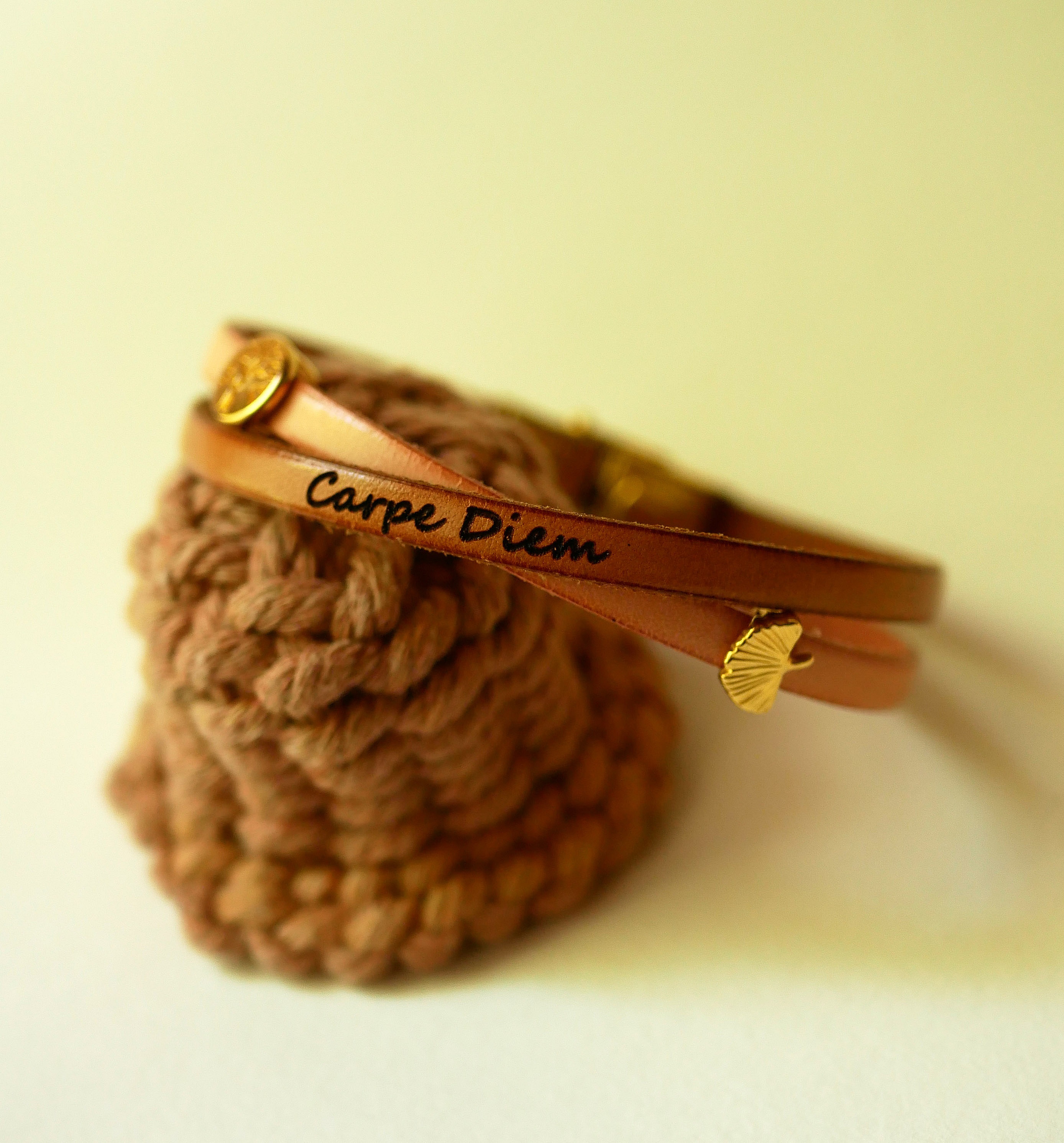 Bracelet femme dor&eacute; duo de cuirs crois&eacute;s Twist 