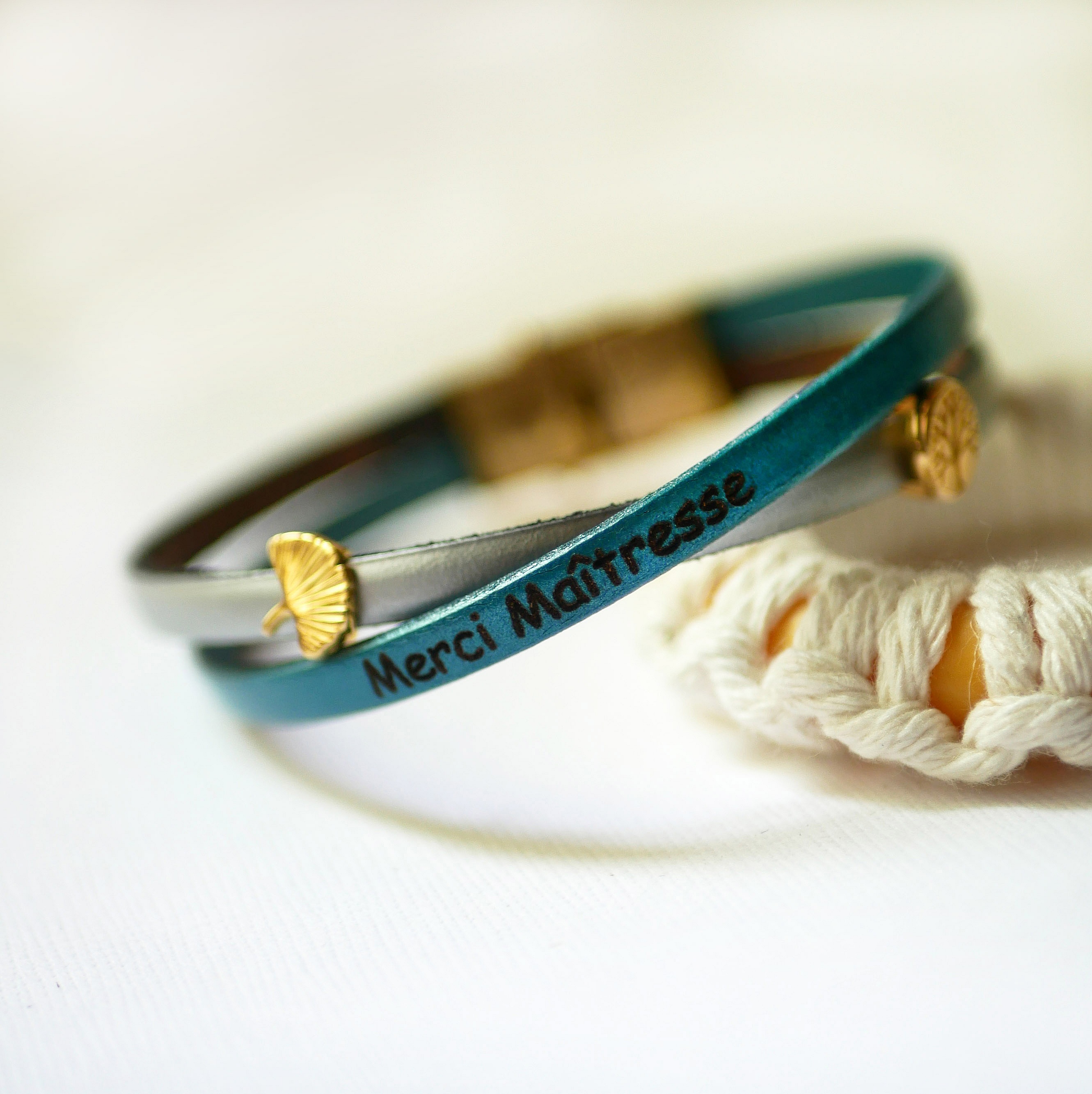 Bracelet femme dor&eacute; duo de cuirs crois&eacute;s Twist 