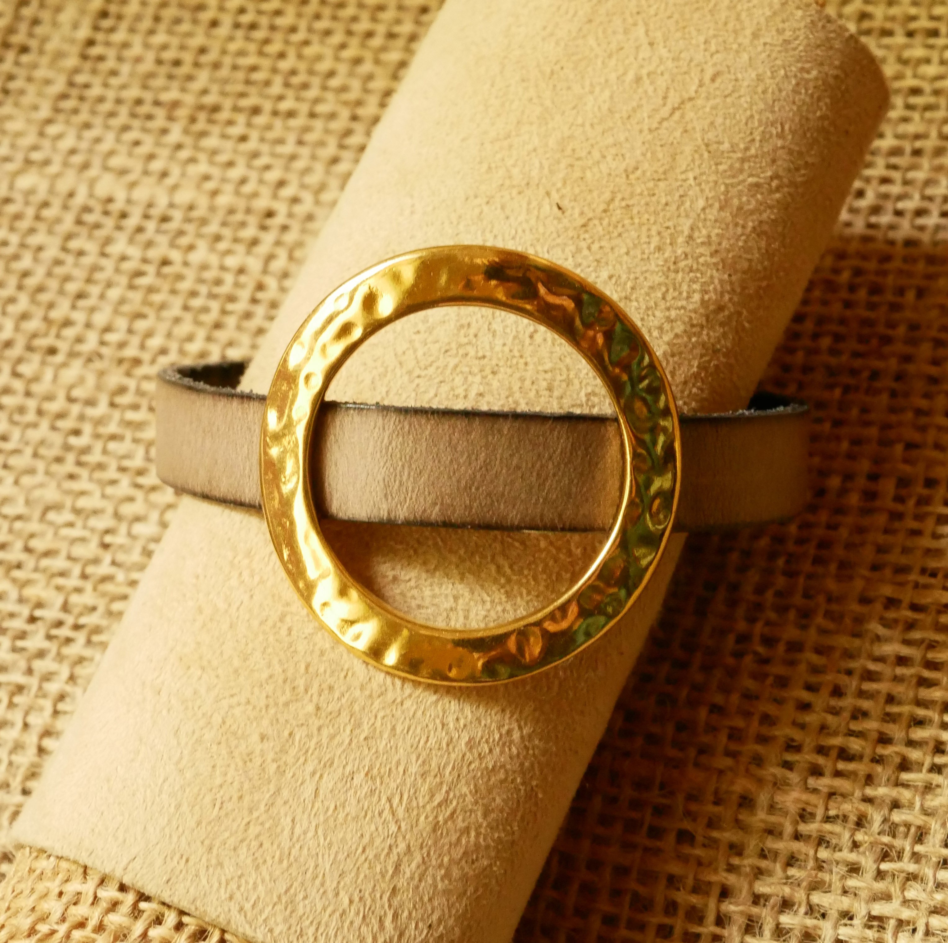 Bracelet femme large anneau doré cuir couleur au choix