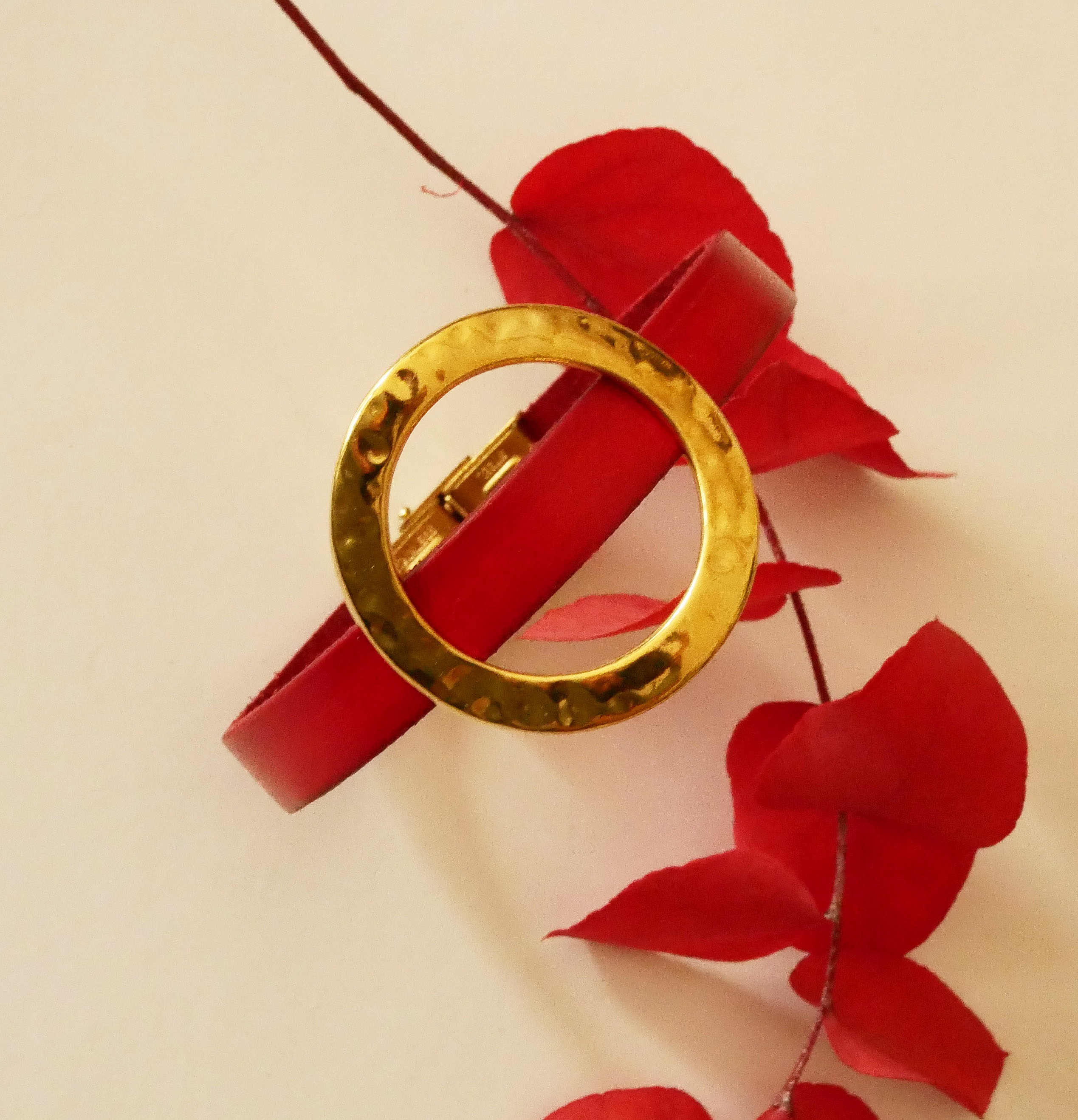 Bracelet femme large anneau dor&eacute; cuir couleur au choix