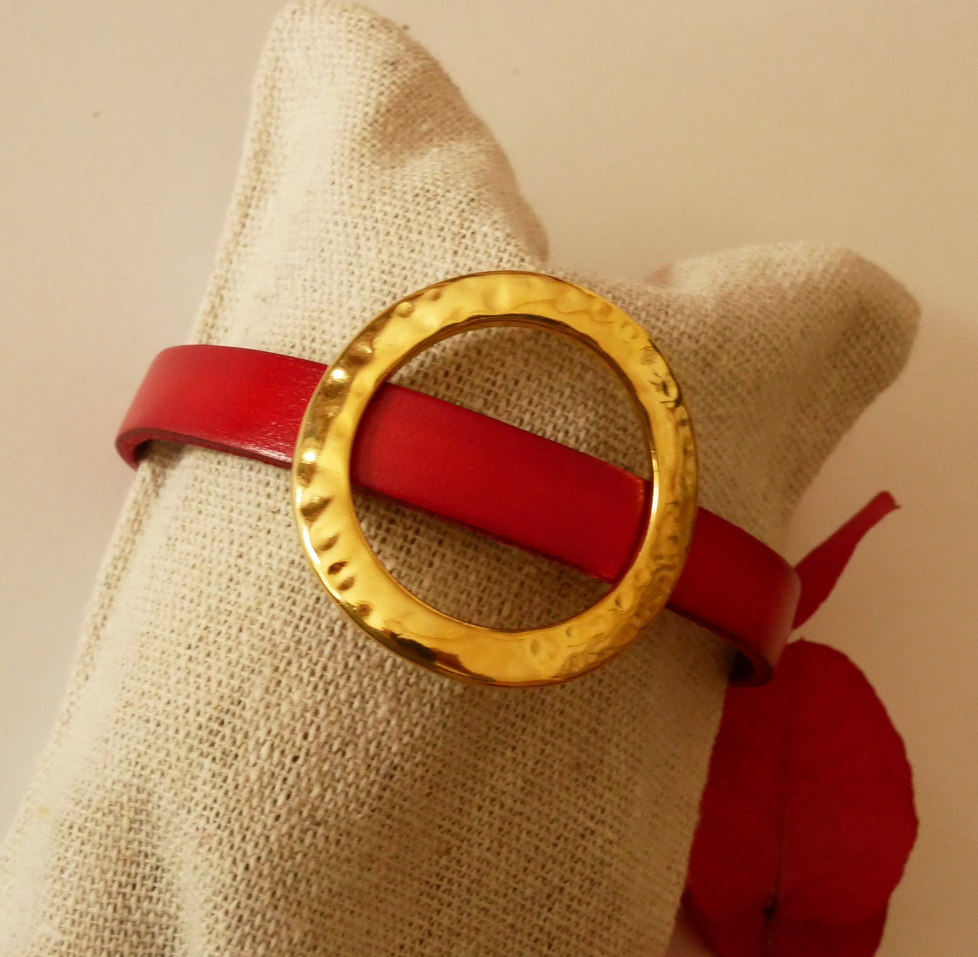 Bracelet femme large anneau dor&eacute; cuir couleur au choix