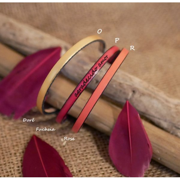 Bracelet femme personnalisable en cuir fin empilable 
