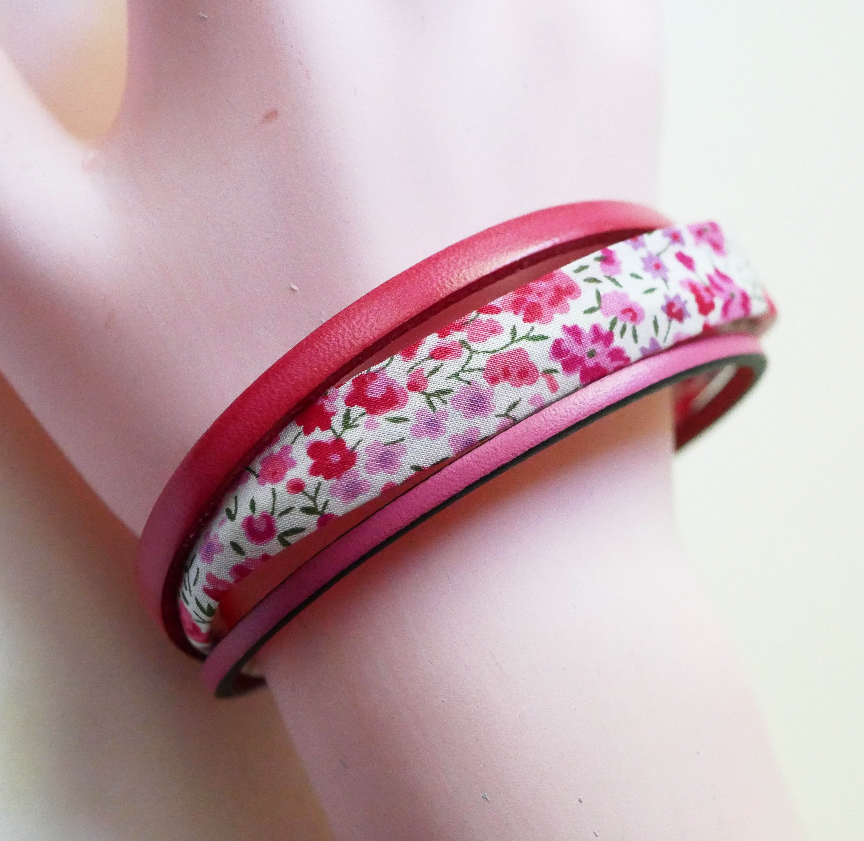 Bracelet femme trio cuirs & liberty fleurs rose 