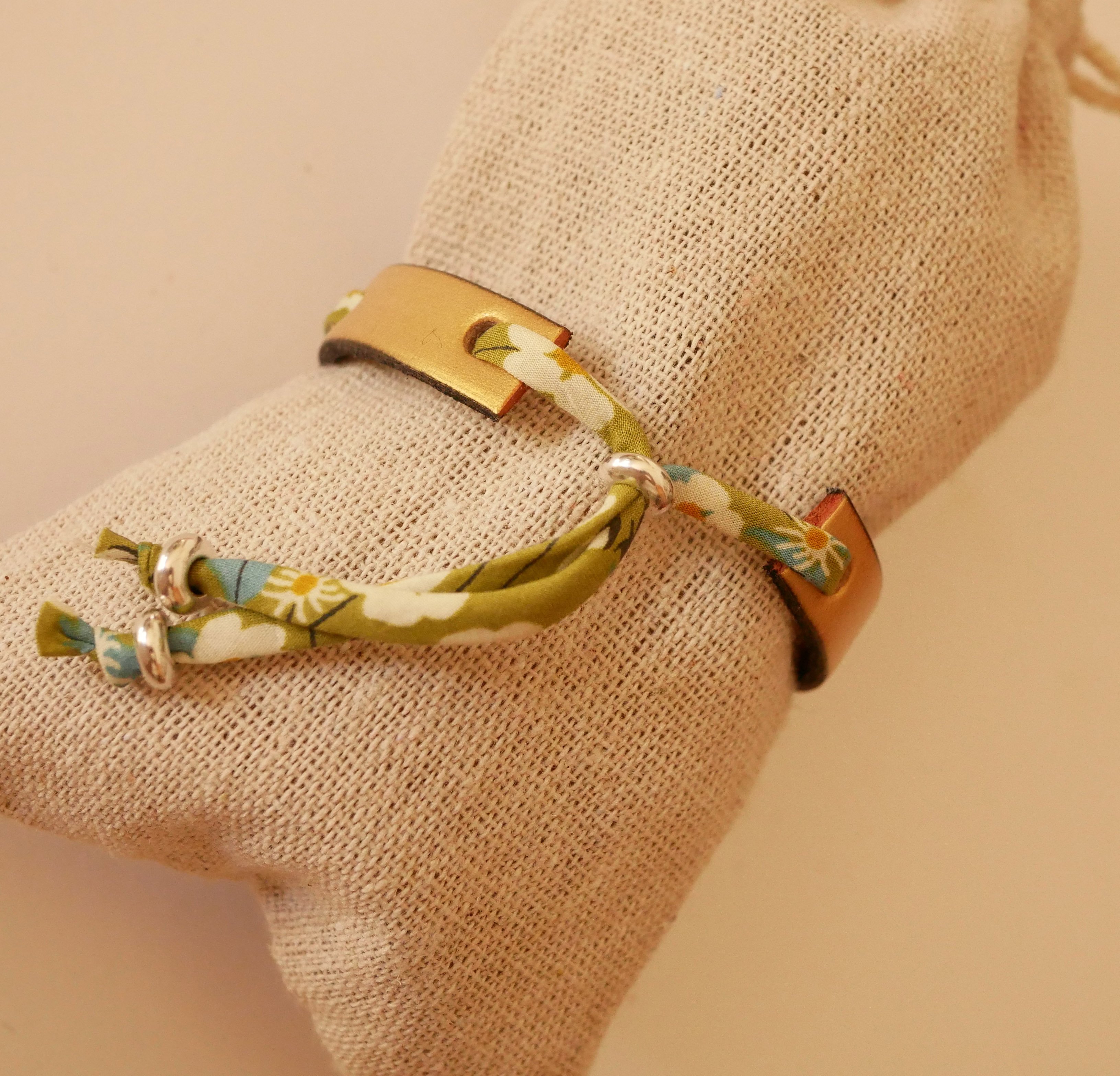 Bracelet Florâme à personnaliser au cordon liberty et cuir au choix à graver
