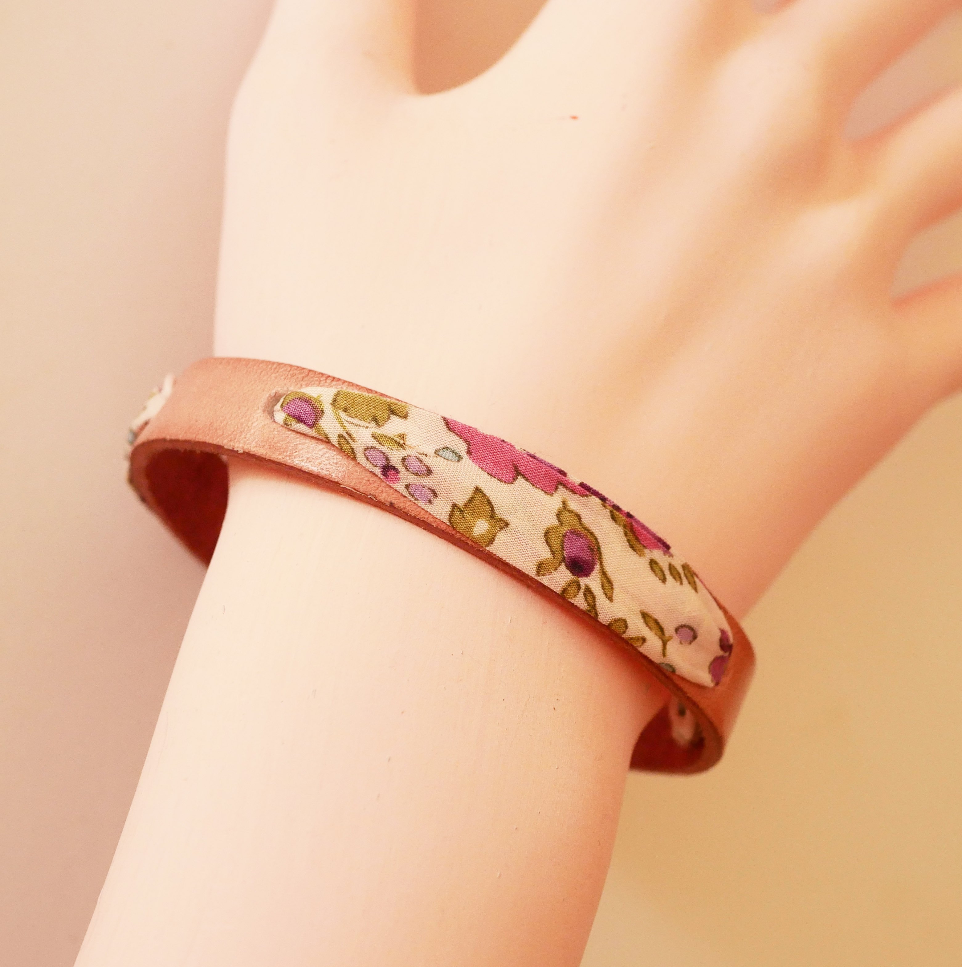 Bracelet Florâme personnalisé au ruban liberty et cuir au choix