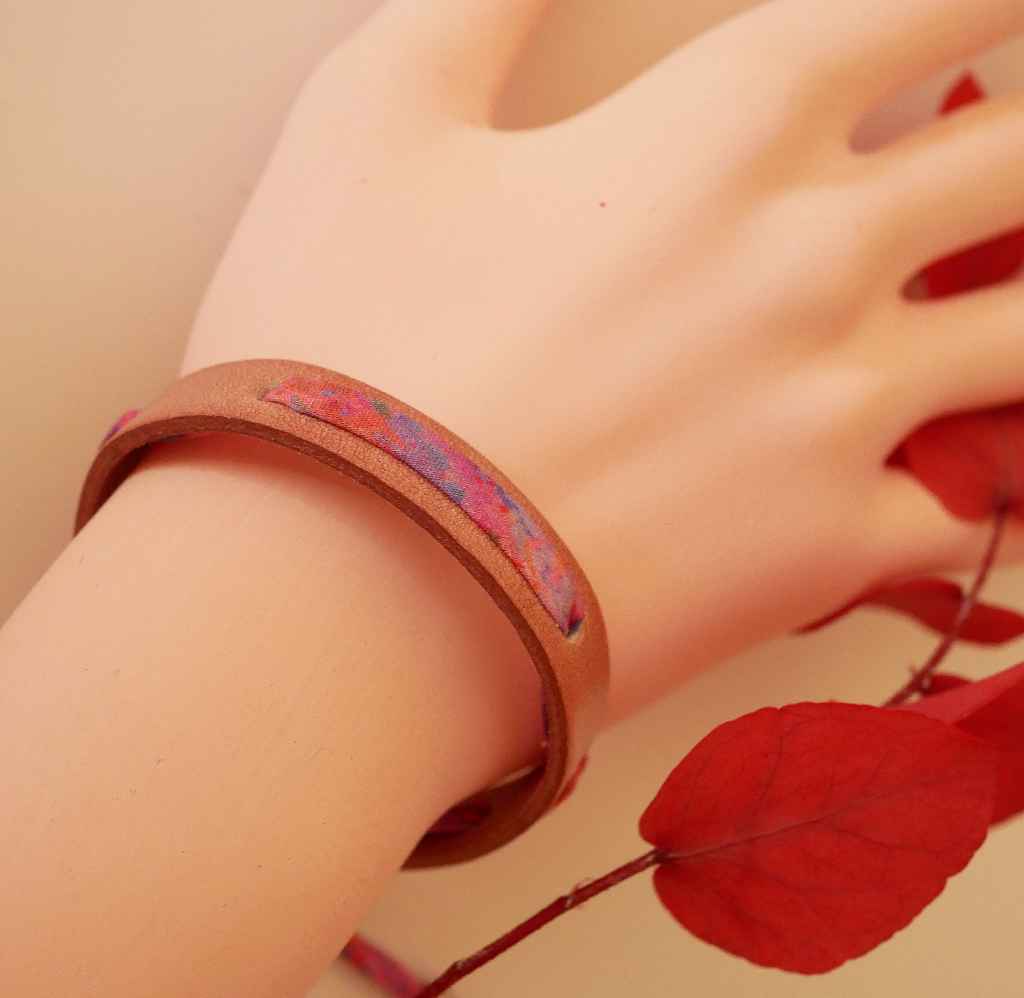 Bracelet Florâme au ruban liberty Polly sur cuir vieux rose