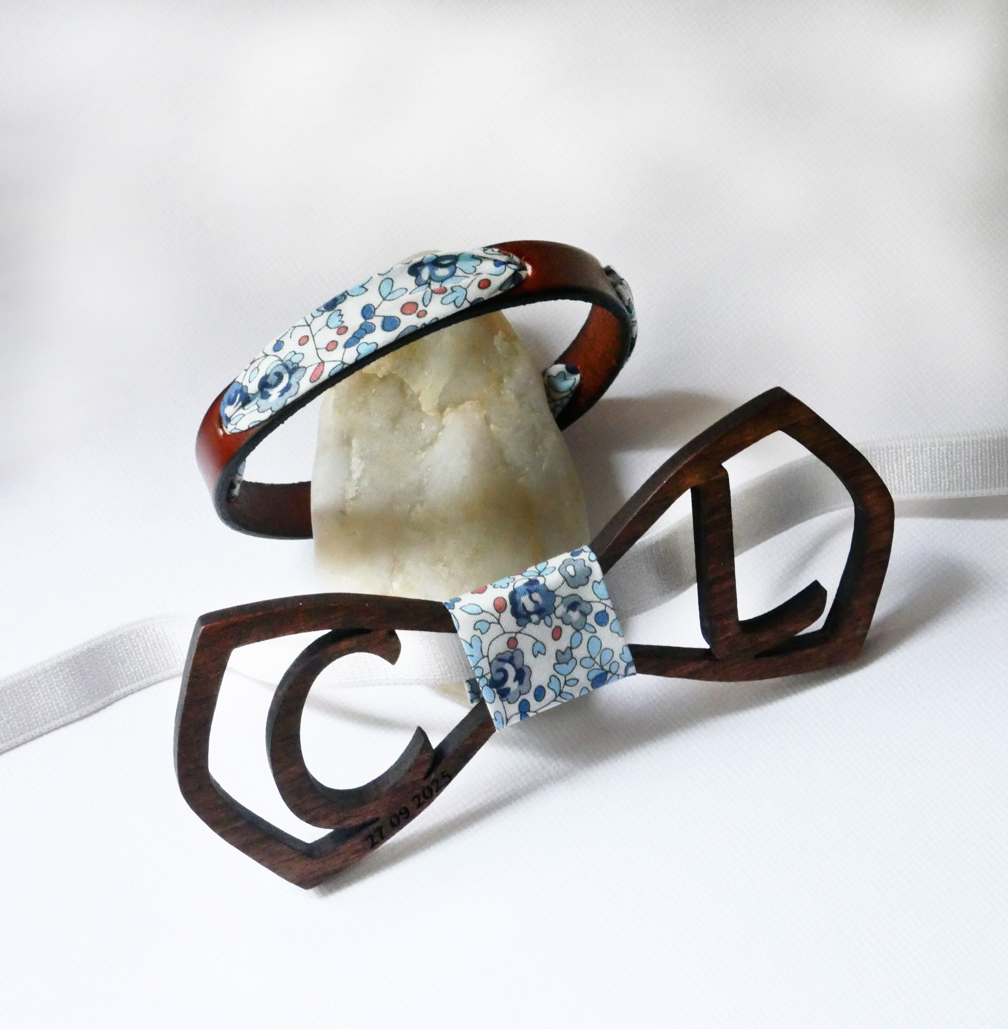 Bracelet Florâme au ruban liberty Eloïse fleurs bleues sur cuir marron