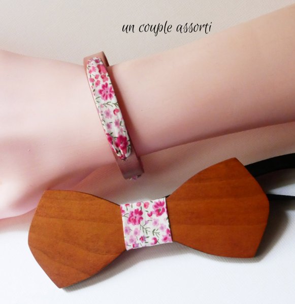 Bracelet Flor&acirc;me au ruban liberty fleurs rose sur cuir rose vieilli