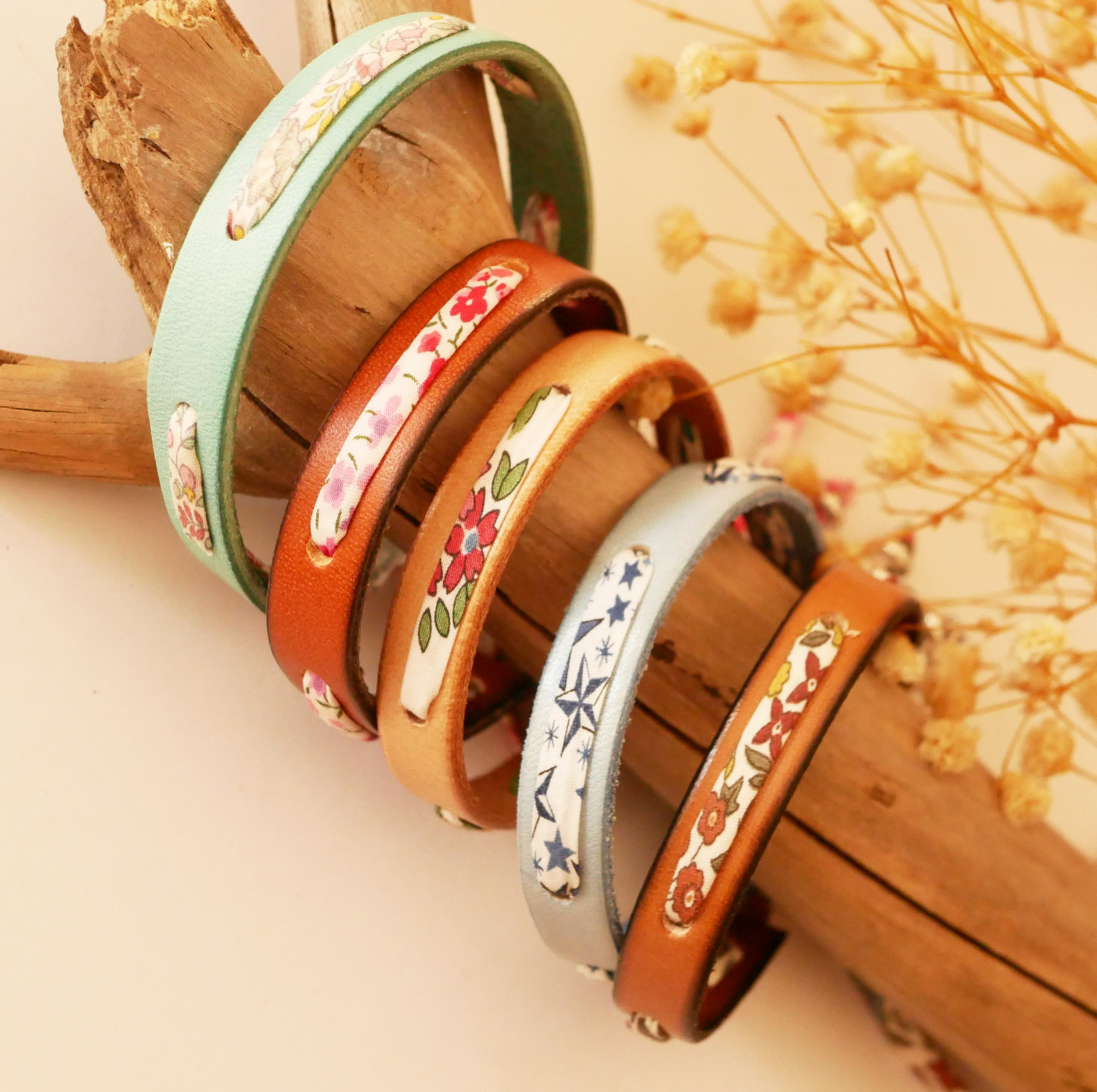 Bracelet Florâme au ruban liberty fraises sur cuir naturel