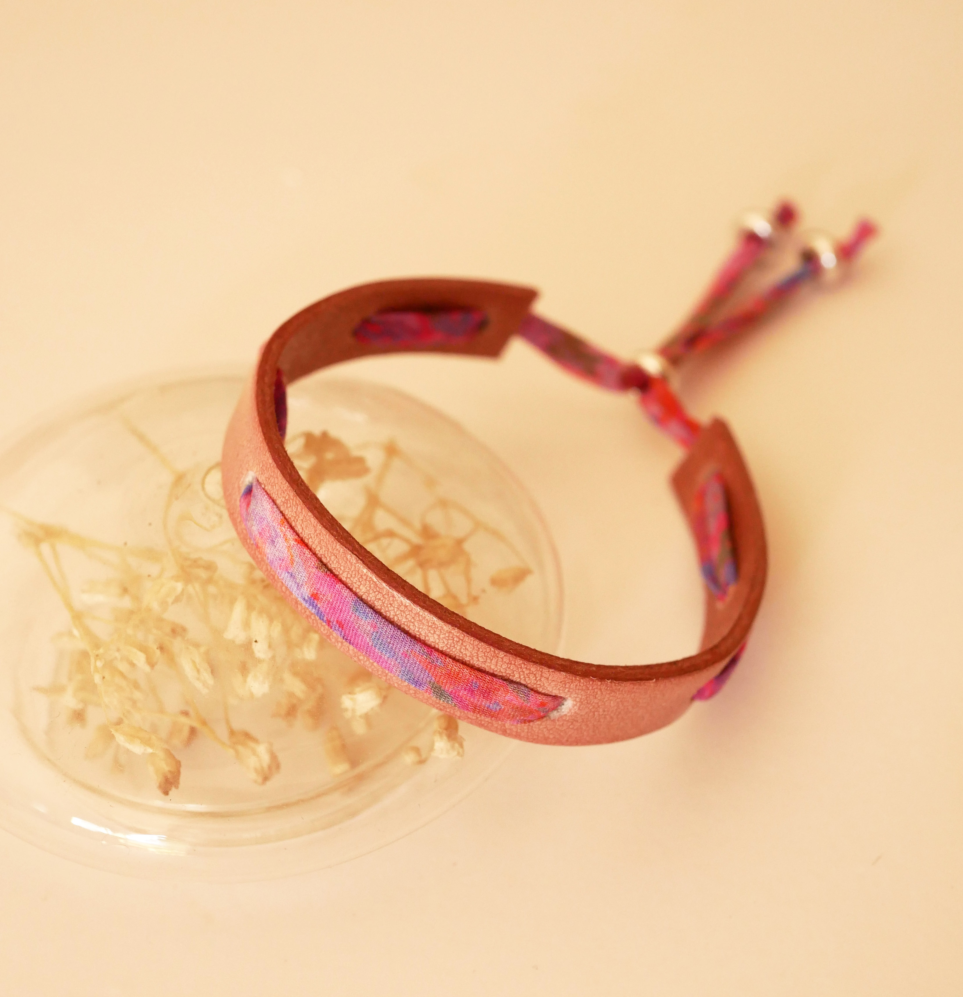 Bracelet Florâme au ruban liberty Polly sur cuir vieux rose
