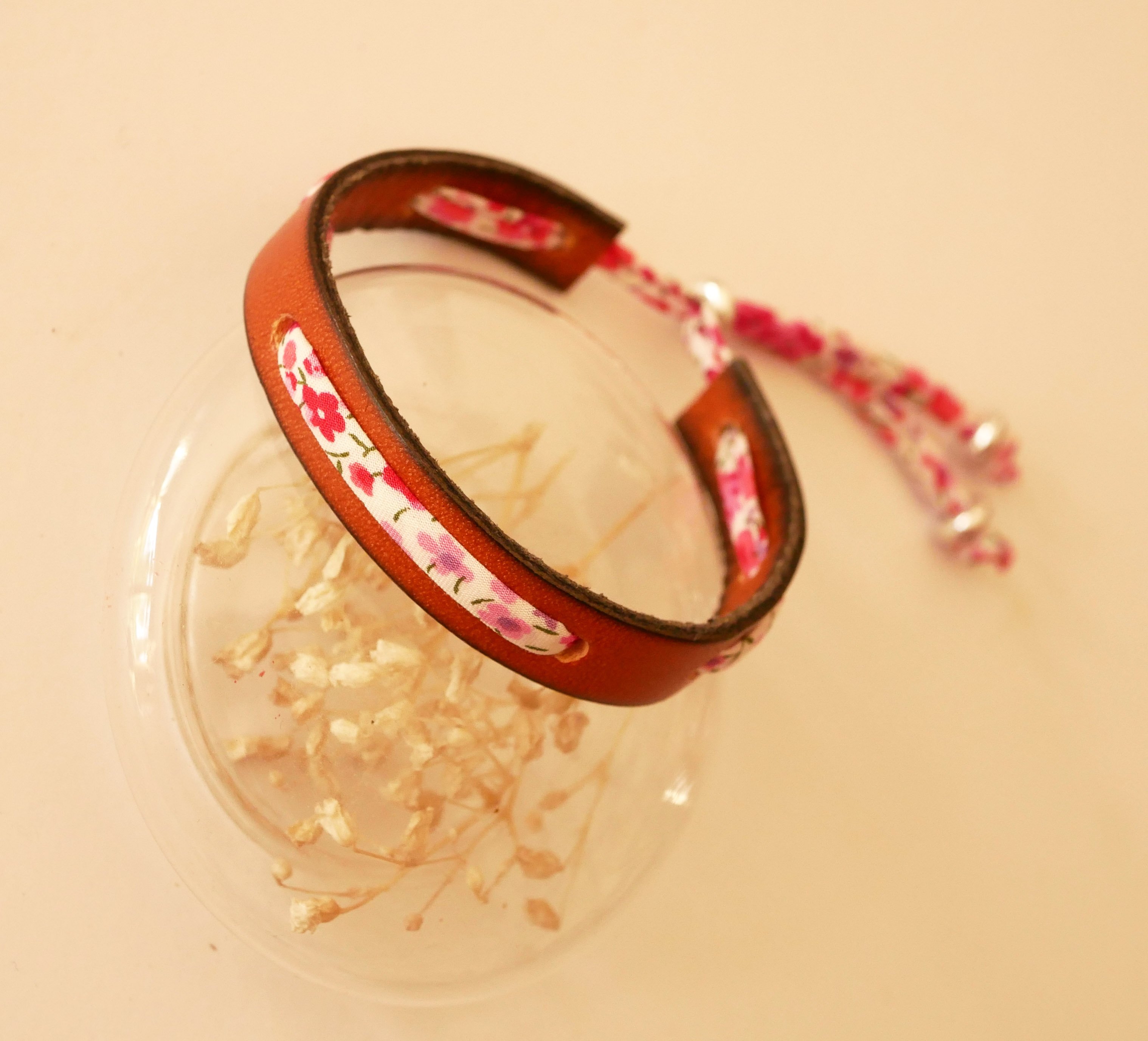 Bracelet Flor&acirc;me au ruban liberty Phoebe Rose sur cuir marron