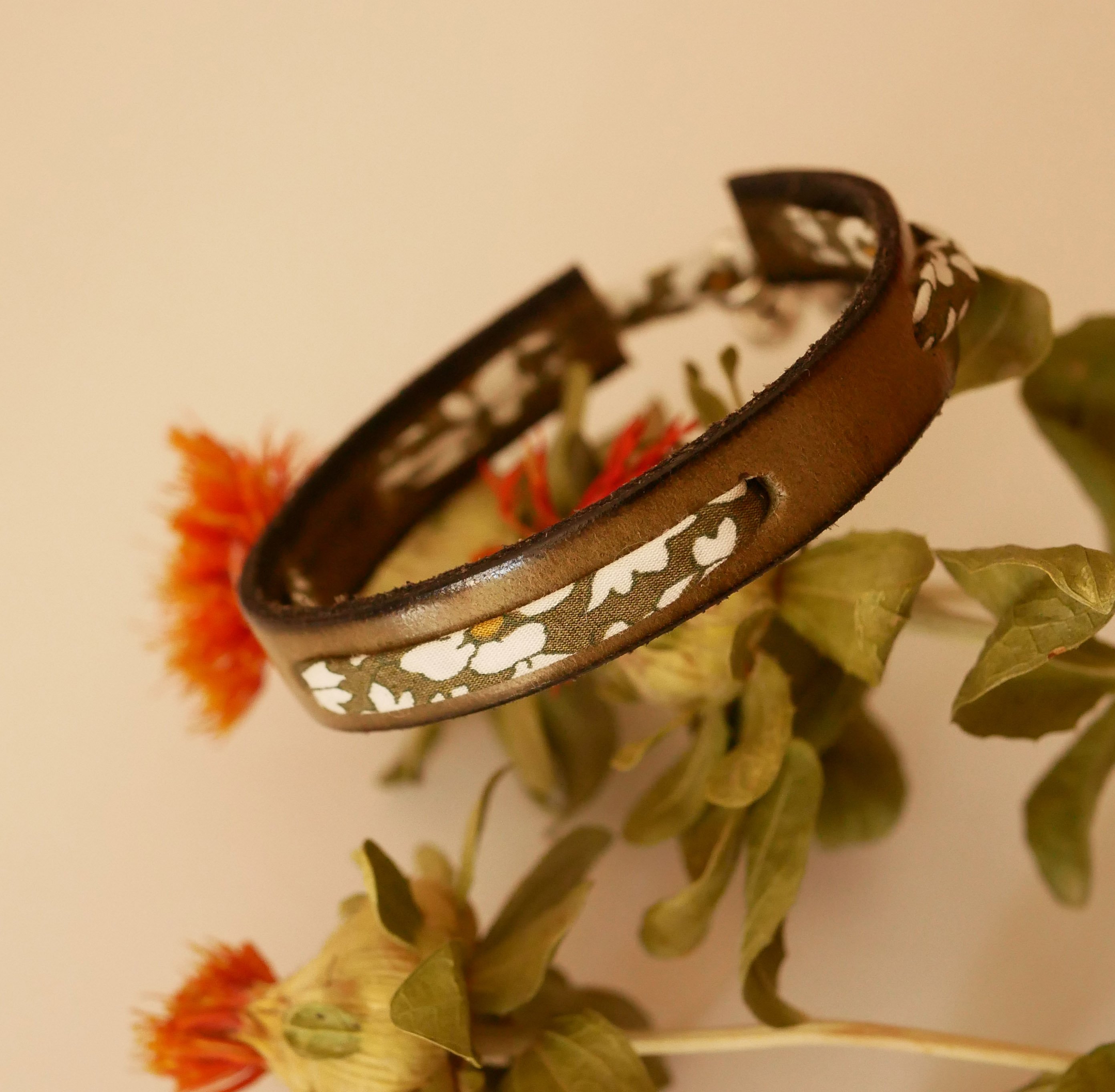 Bracelet Flor&acirc;me au ruban liberty vert sur cuir vert tilleul